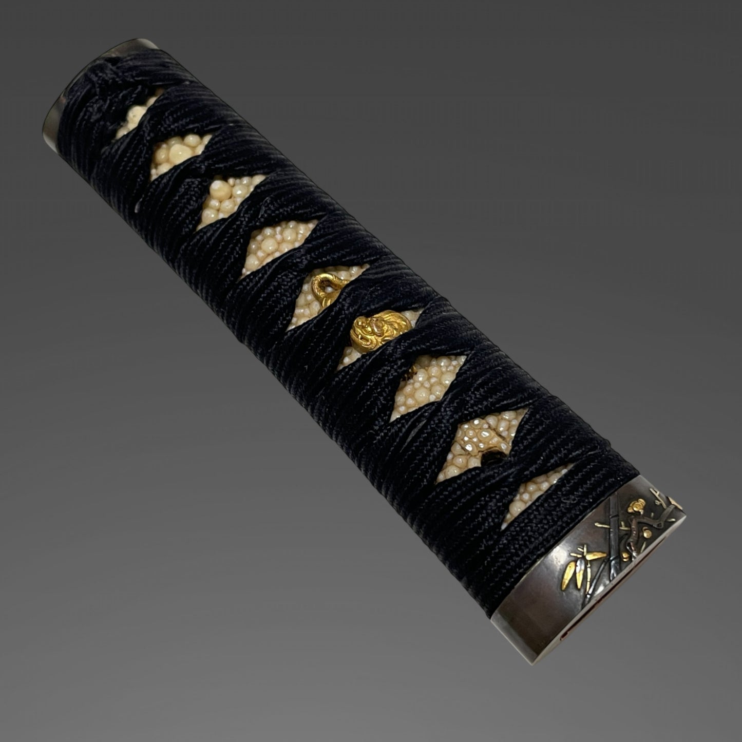 Kawachinokami Kiyofusa 河内守清房 signed WAKIZASHI, Plum Fuchikashira, Masamehada 柾目肌