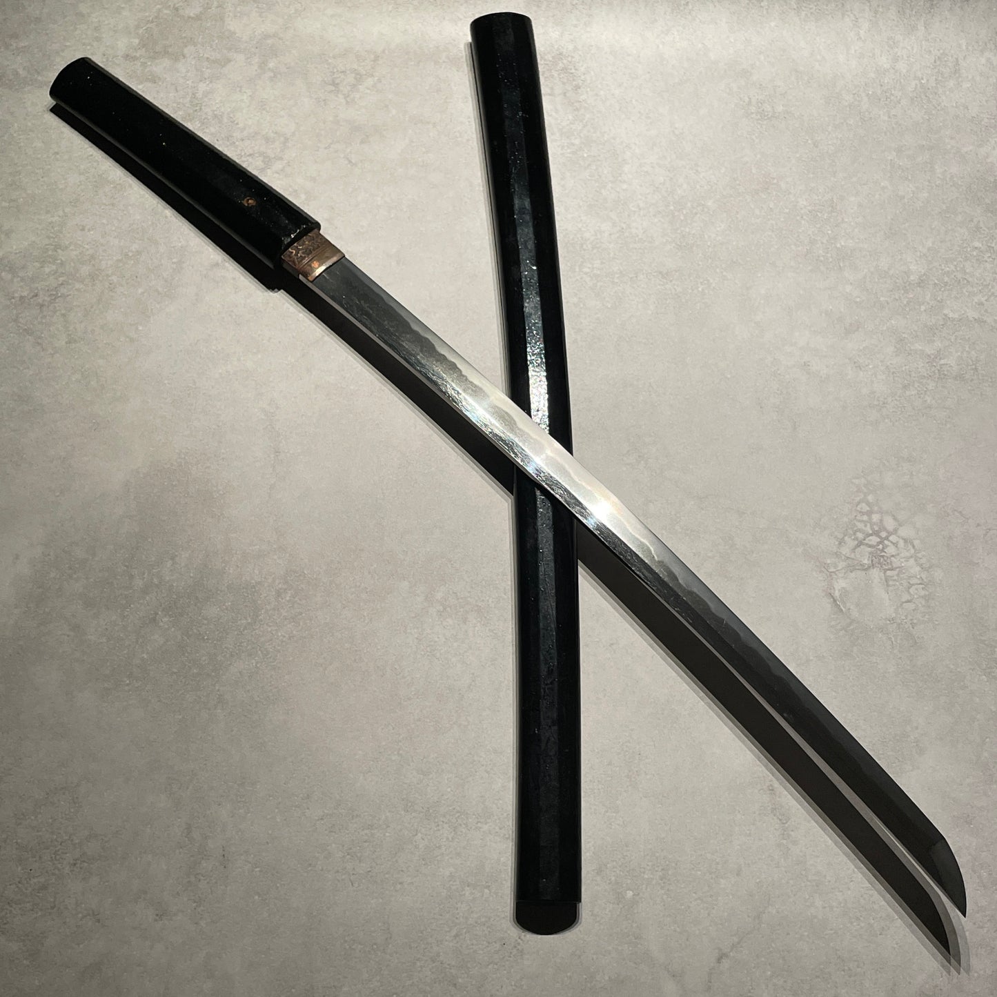 Kawachinokami Kunisuke 河内守藤原国助 signed Long WAKIZASHI in Kurosaya, Edo period