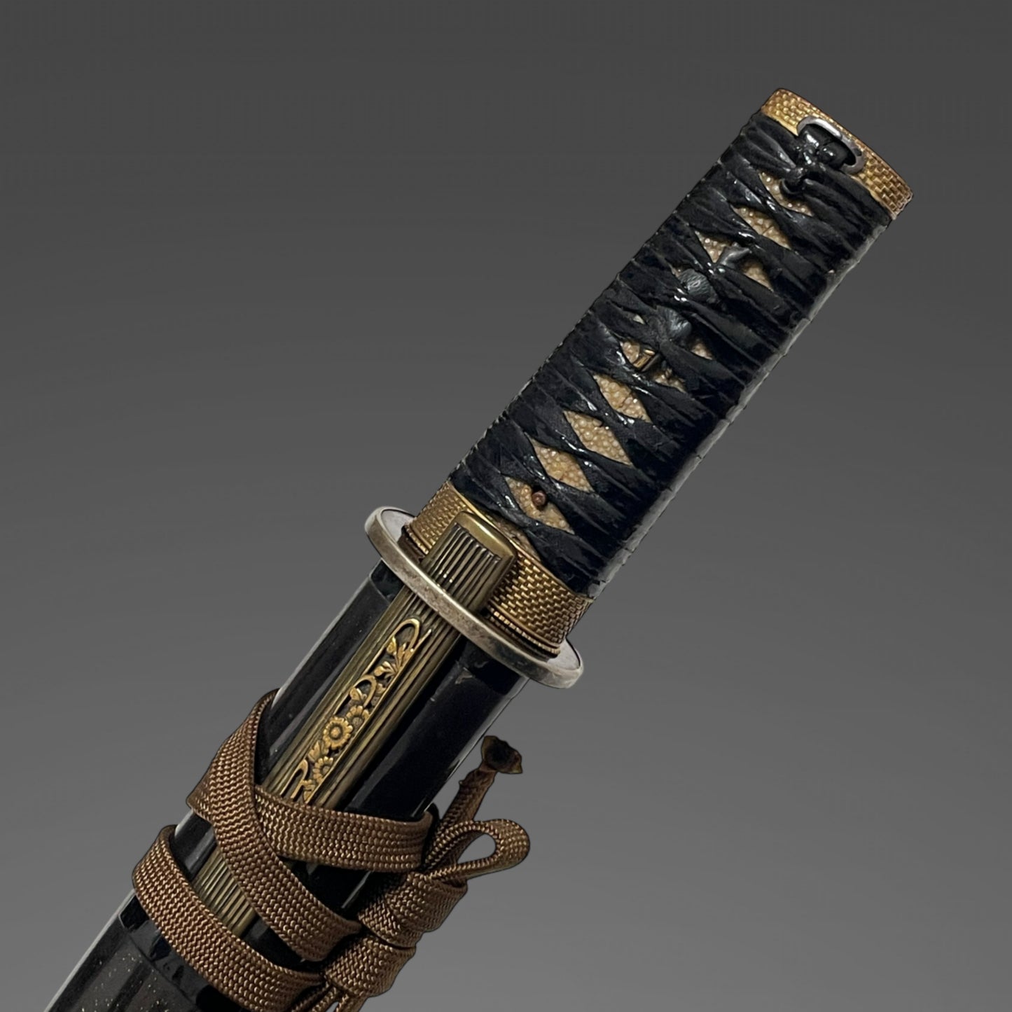 Ajiro 網代 Golden Fuchikashira TANTO, wit Kozuka, Boar Menuki, Edo period mumei