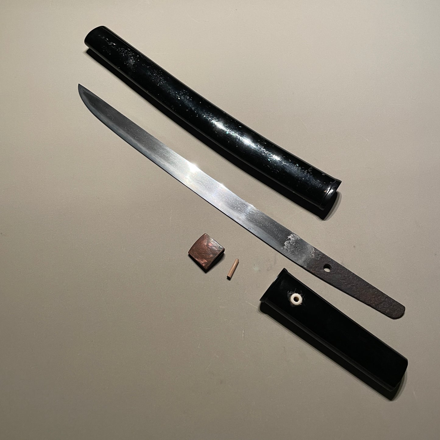 Gunome-Hamon Black Tanto, Late Muromachi period mumei