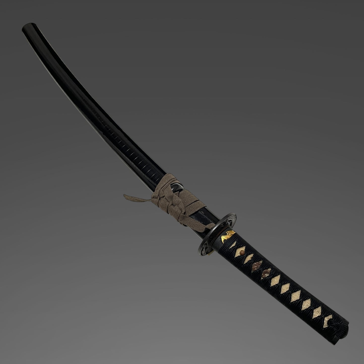 Bat Fuchi Long Wakizashi, Fuemakisaya 笛巻鞘,  Heianjo Masanobu 平安城正信 signed, Edo period