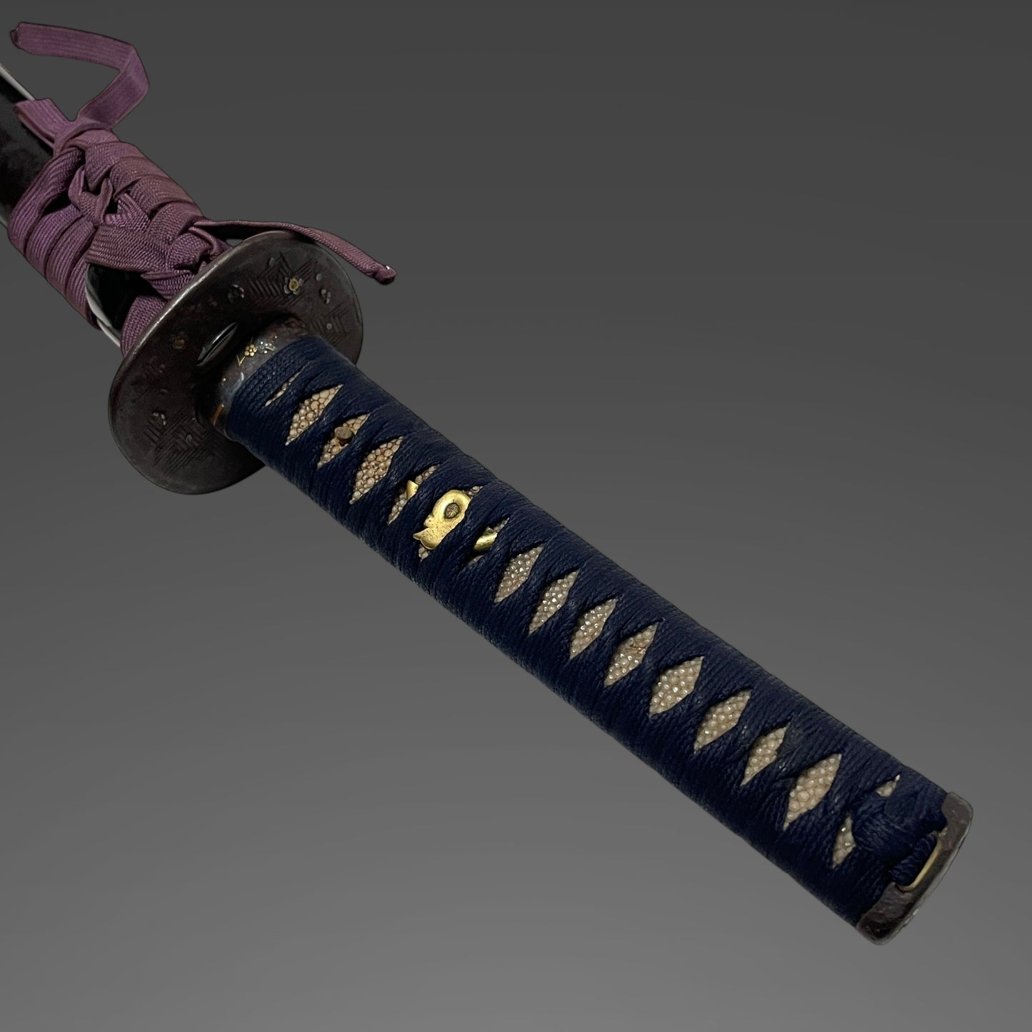 Gunome-Midare KATANA, Plum and Axe Fuchikashira, Muromachi period mumei