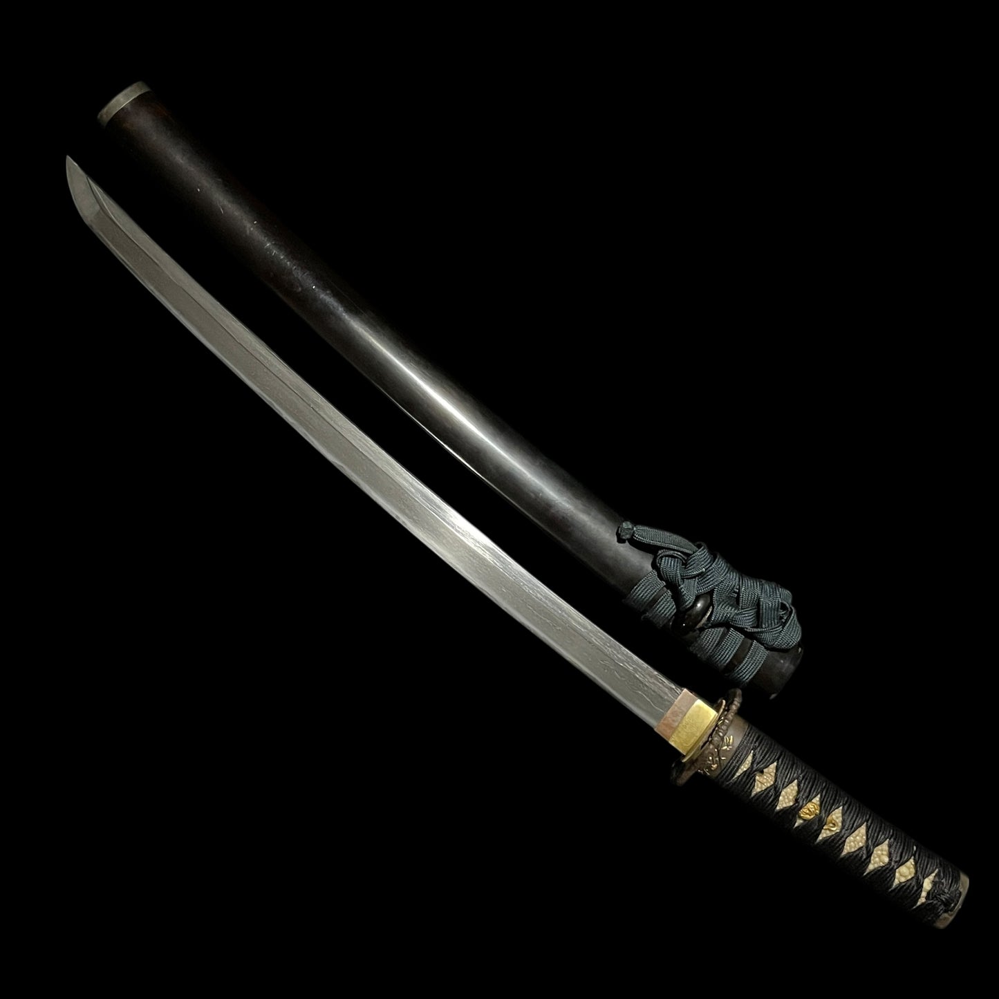 Kawachinokami Kiyofusa 河内守清房 signed WAKIZASHI, Plum Fuchikashira, Masamehada 柾目肌