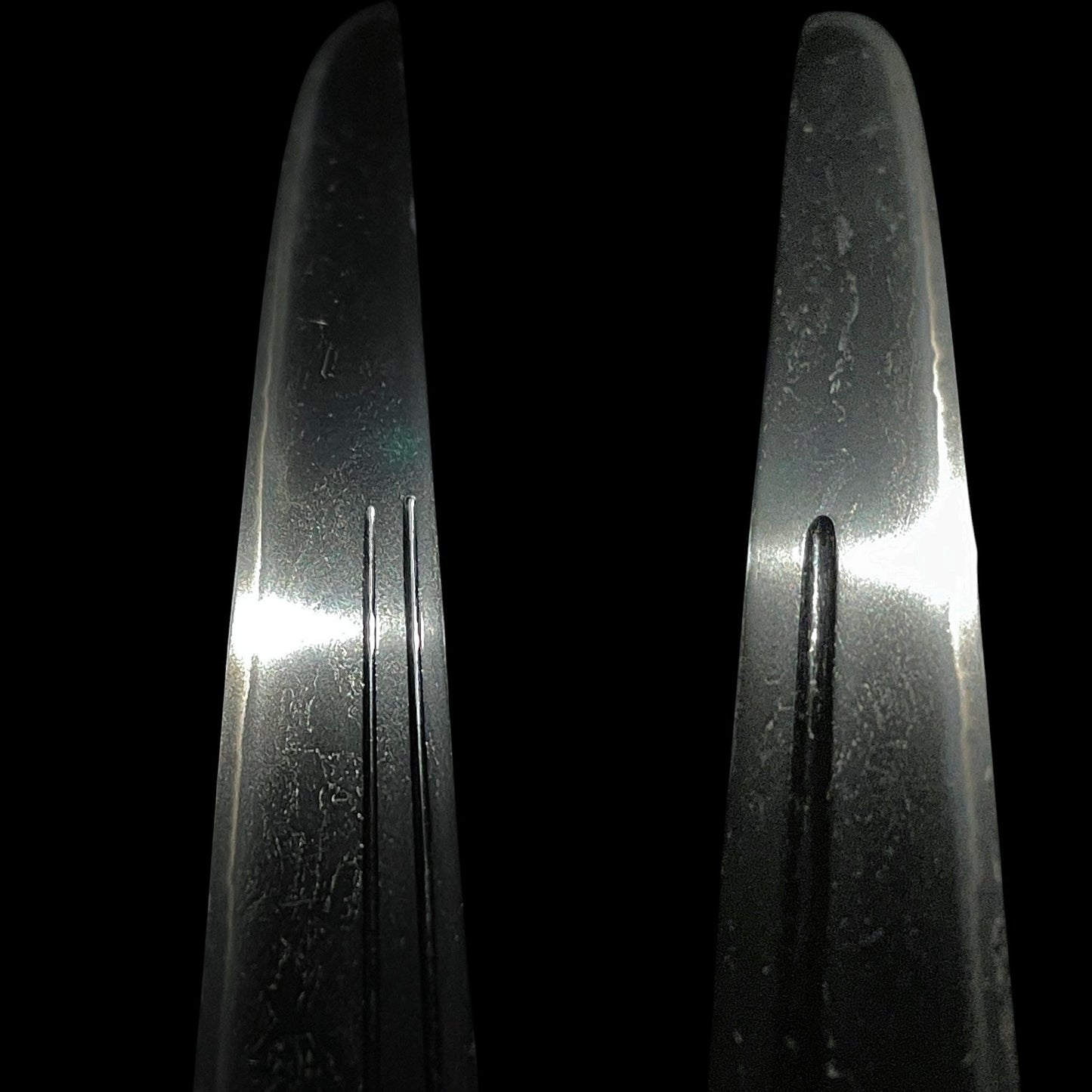Toshinaga 利壽 signed Fuchi, Black TANTO with Kozuka, Muromachi period mumei, with Shirasaya