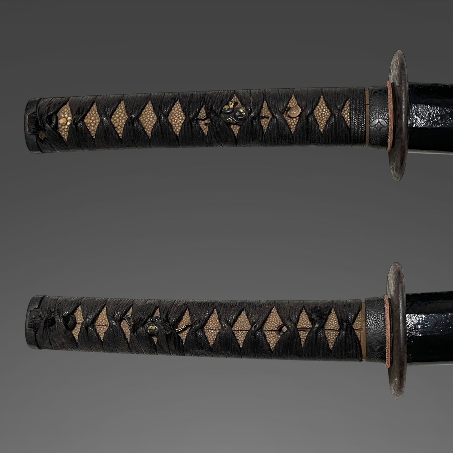 Family crest Fuchikashira Black KATANA, Late Muromachi period mumei