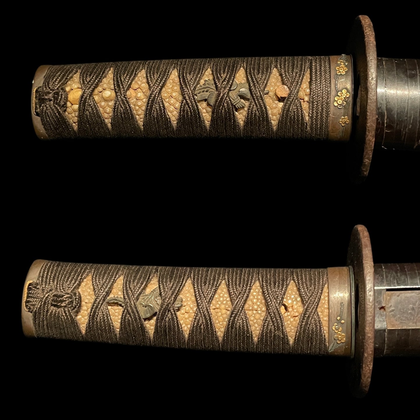 Nobukuni 信国 signed Wakizashi, Plum Fuchikashira, Aoi Menuki, Muromachi period