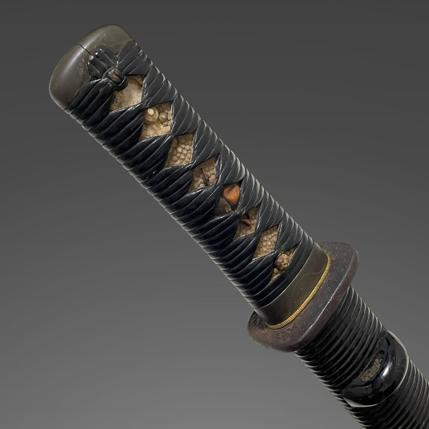 Unokubi-Zukuri 鵜首造, Koshikizami-Saya 腰刻鞘 TANTO, Thick Blade, with Dragon Kozuka