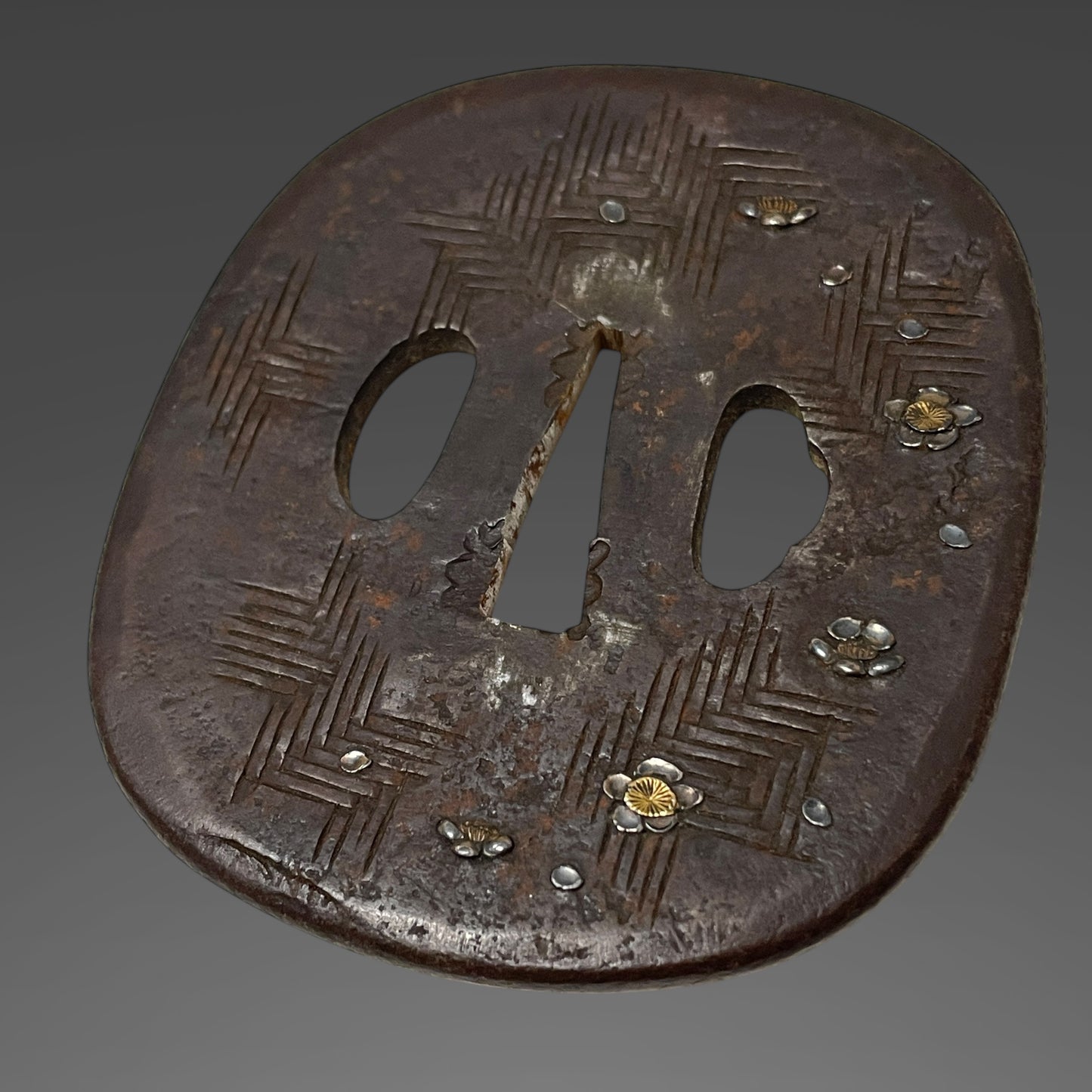 Gunome-Midare KATANA, Plum and Axe Fuchikashira, Muromachi period mumei