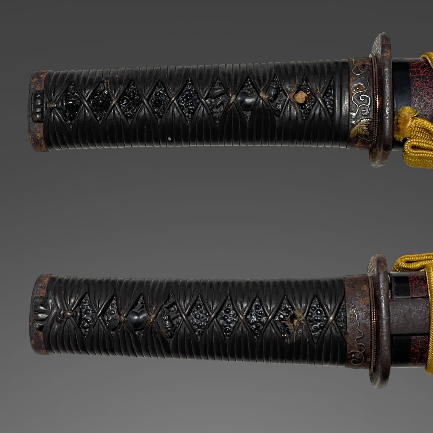 Red Wakizashi with Kozuka, Shakudo Horse Menuki, Aoimon 葵紋 Scabbard, Edo period