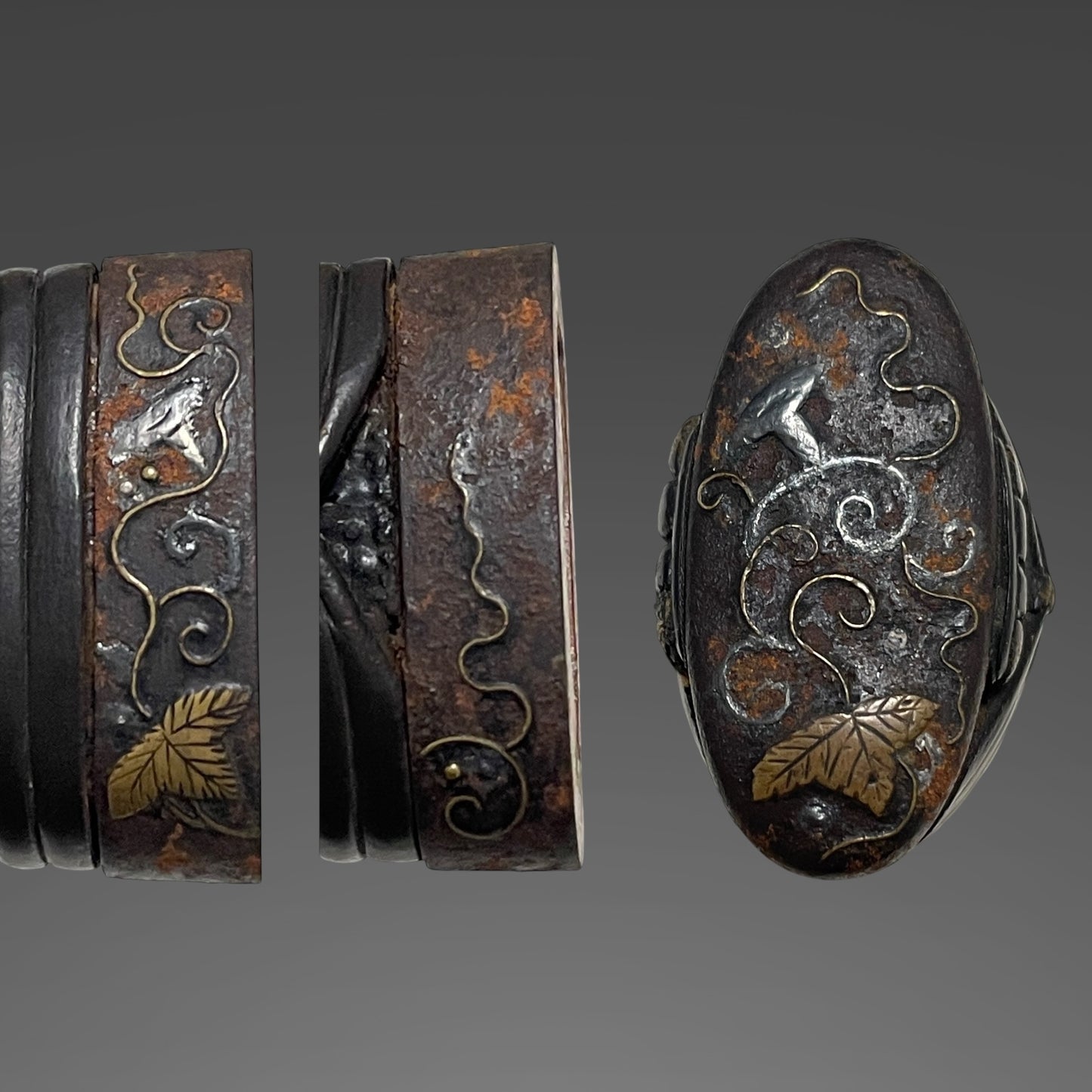 Red Wakizashi with Kozuka, Shakudo Horse Menuki, Aoimon 葵紋 Scabbard, Edo period