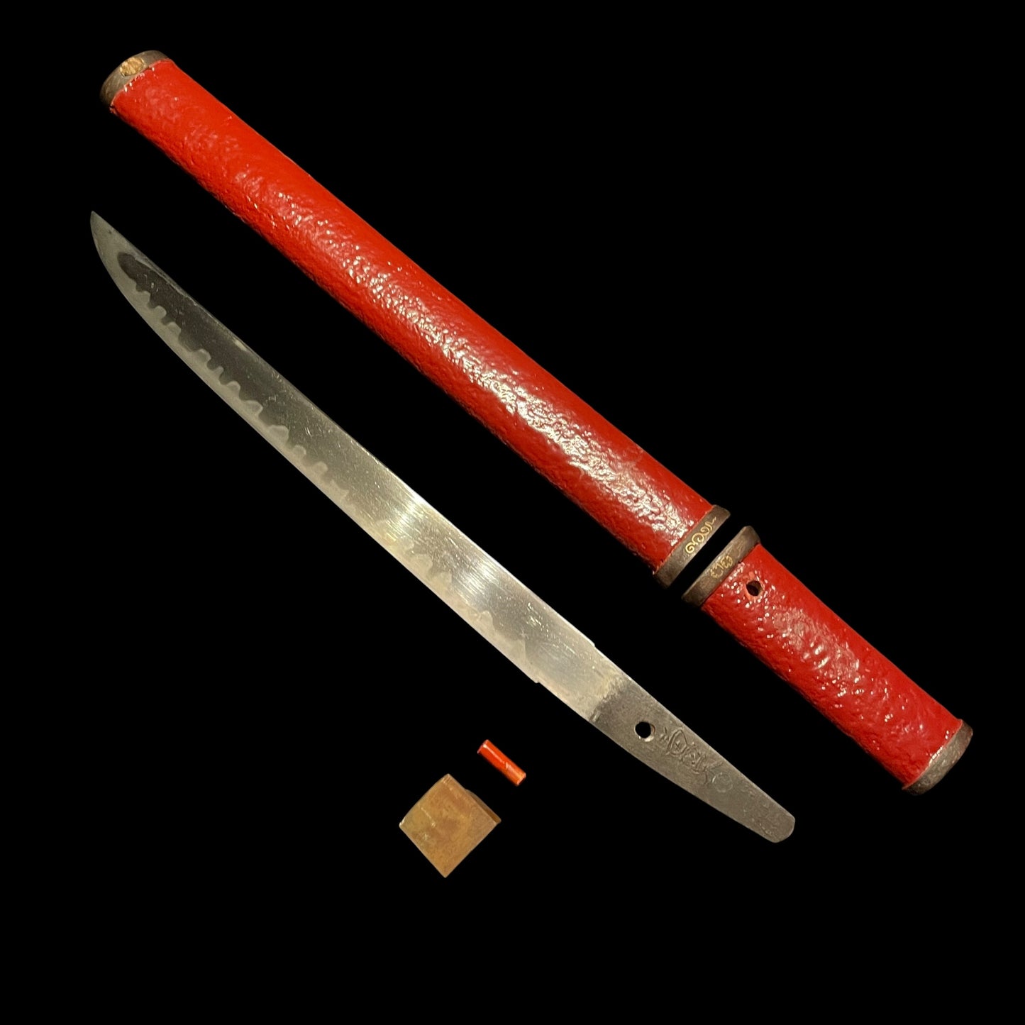 Red Aikuchi Tanto, Kanehide 兼栄 signed, Late Muromachi period, Mino School