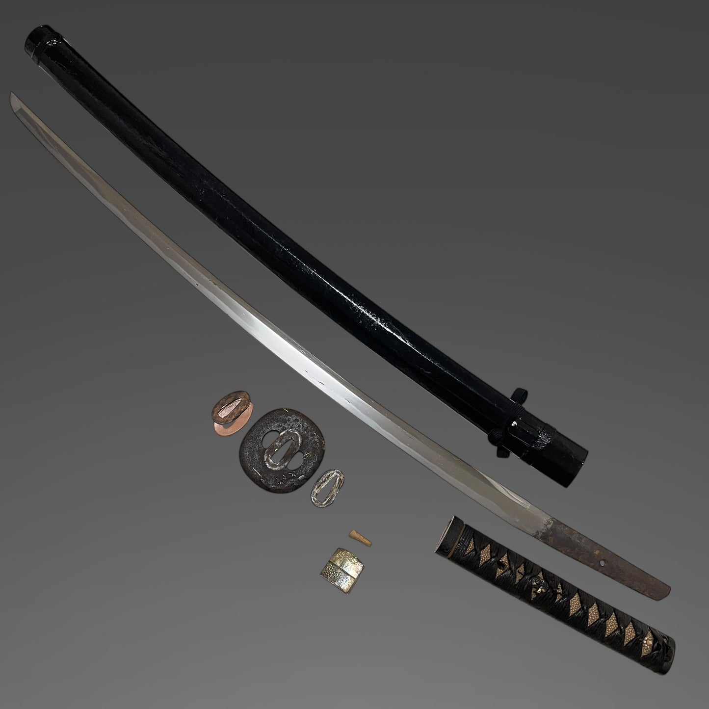 Family crest Fuchikashira Black KATANA, Late Muromachi period mumei