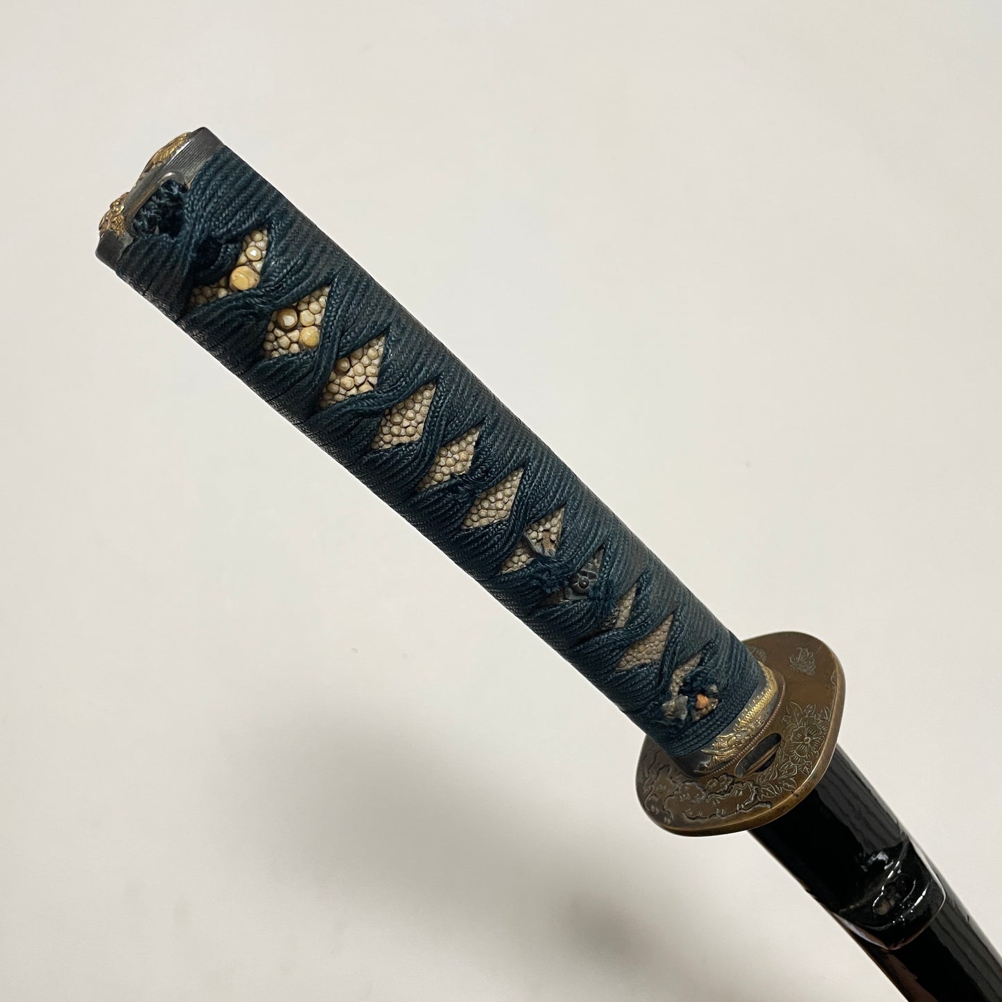 Dragon Fuchikashira, Bishuosa 1470s 備州長 文明二年 signed Long Wakizashi, Brass Tsuba