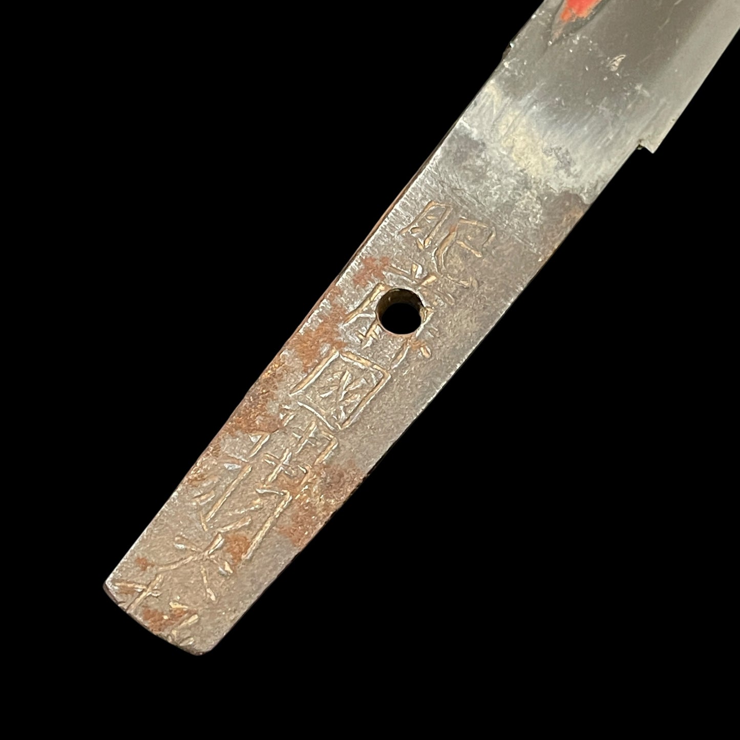 Thick Red TANTO. Hizenkoku Dewadaijo 肥前国出羽大掾 signed, Edo period