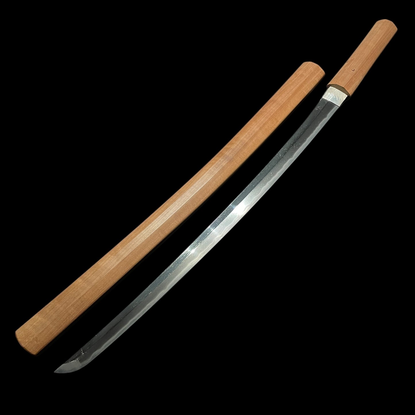 KIKUMON 菊紋 Chrysanthemum crest Long Wakizashi, Wide and Thick blade, Edo period