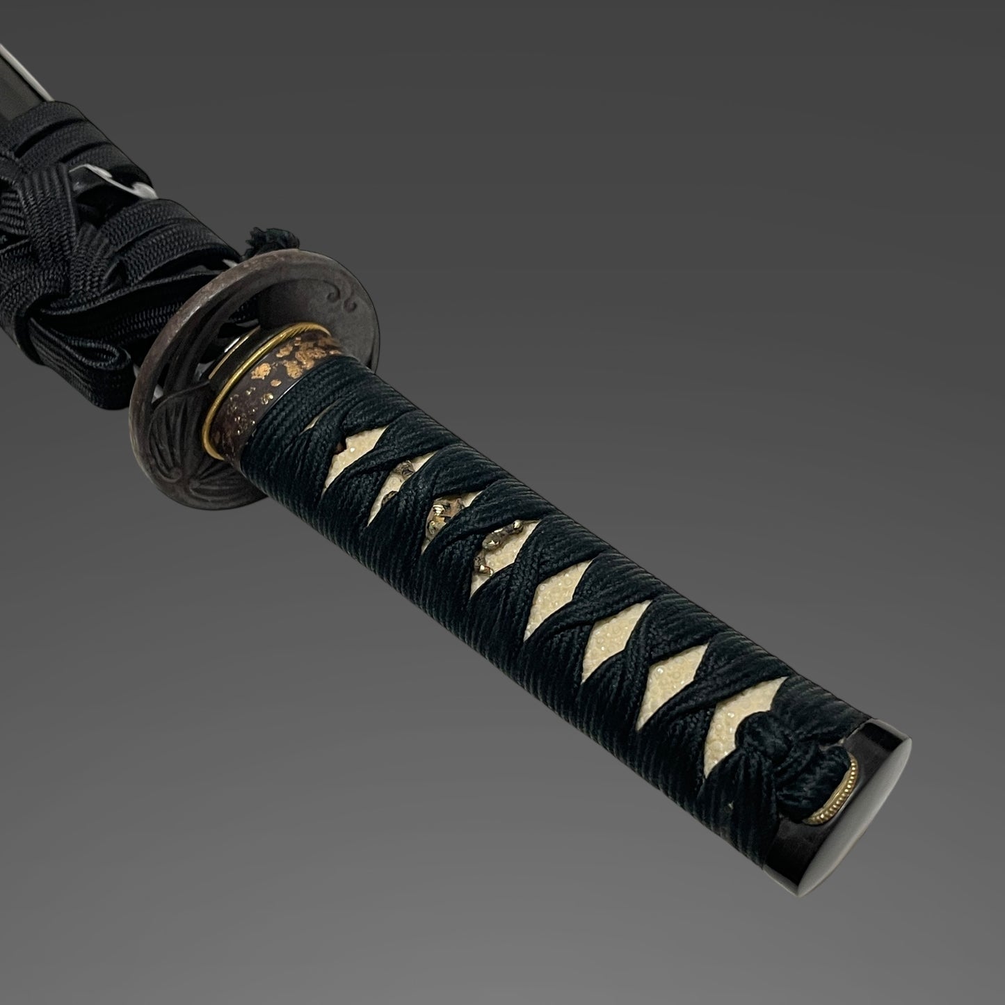 Wide Midare Hamon WAKIZASHI, Yoshimichi 吉道 signed, Edo period, Signed Tsuba