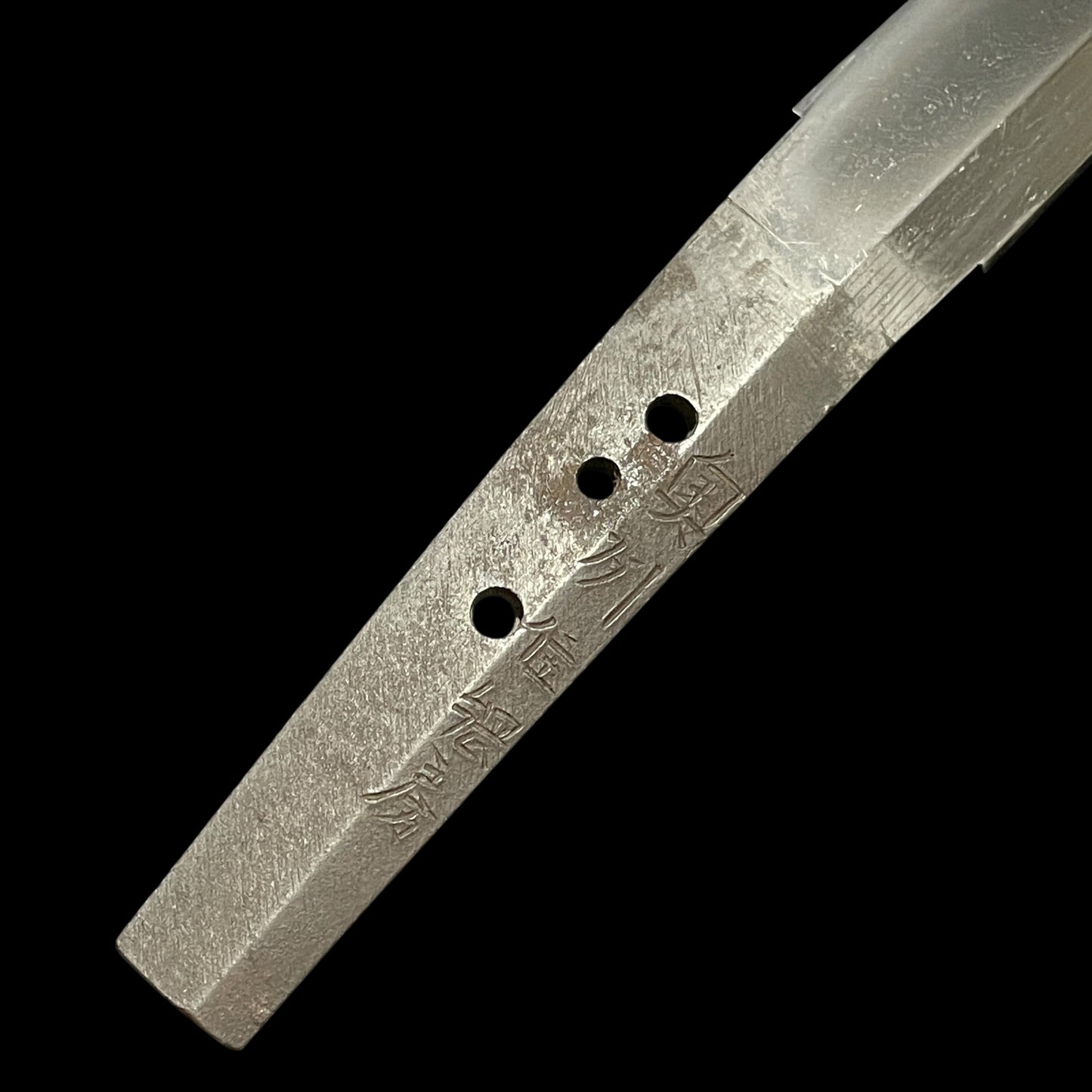 Oshuju Tsunafusa 奥州住綱房 signed Shobuzukuri Wakizashi, Wide and Heavy Blade,