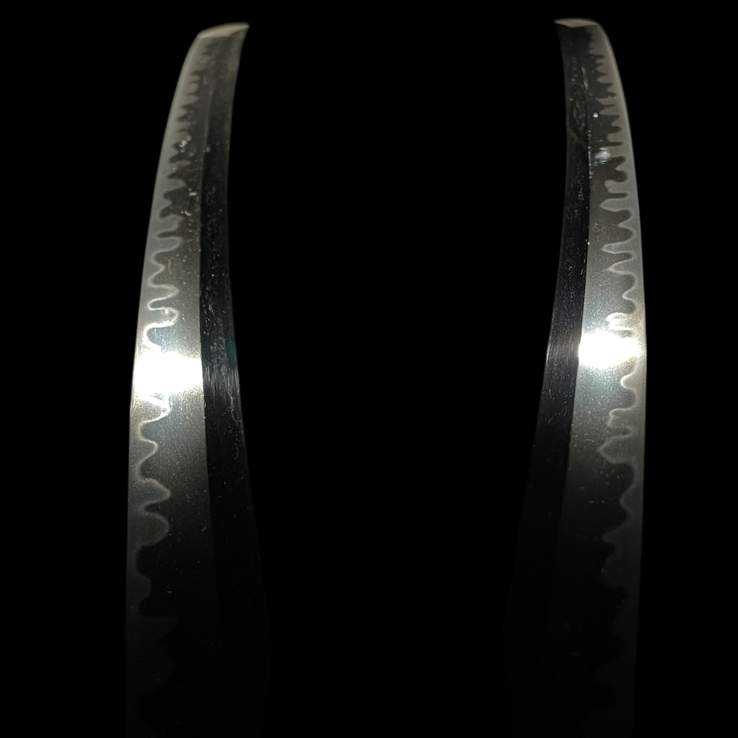 Amazing Gunome-Choji Hamon 互目丁子刃文, Ujifusa 氏房 signed WAKIZASHI, Edo period