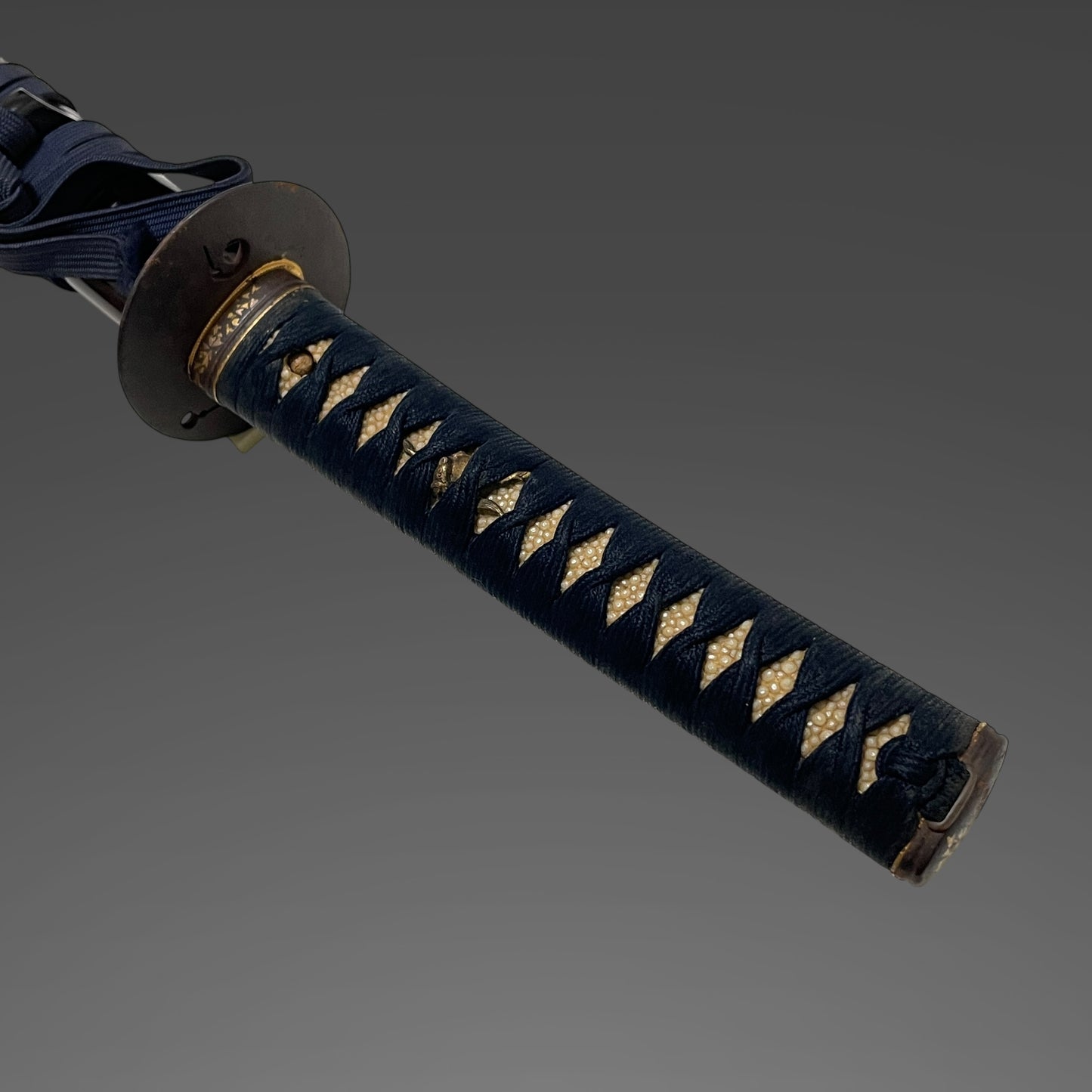 Long Black Wakizashi, Suguha 直刃, Gold inlay Fuchikashira, Edo period mumei