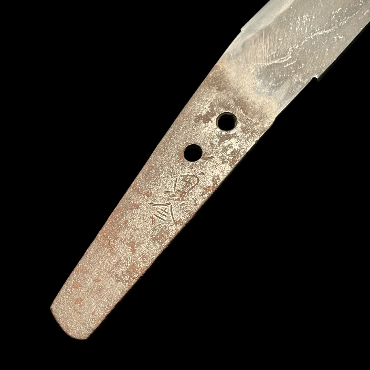 Kaneie 兼舎 signed Hirazukuri TANTO with KOZUKA, Muromachi period