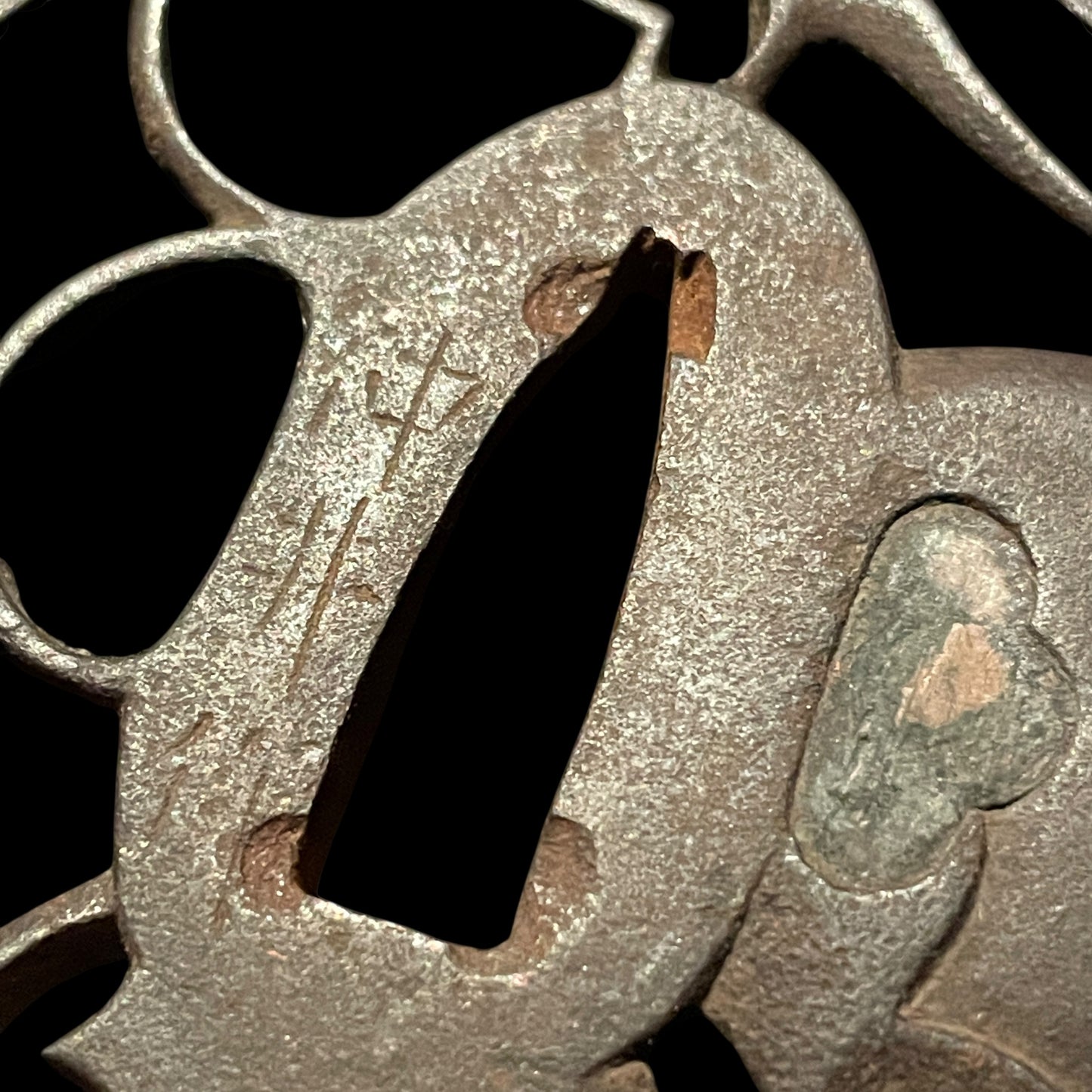 Kairagisaya 梅花皮鞘 Rayskin Scabbard WAKIZASHI, Persimmon Tsuba 柿透鍔, Edo period