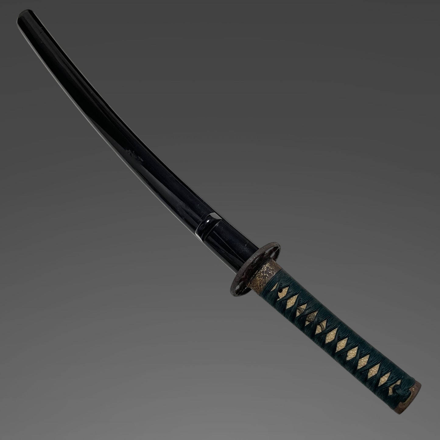 Izuminokami Kunisada 和泉守國貞 signed Wakizashi, with Kozuka, Edo period