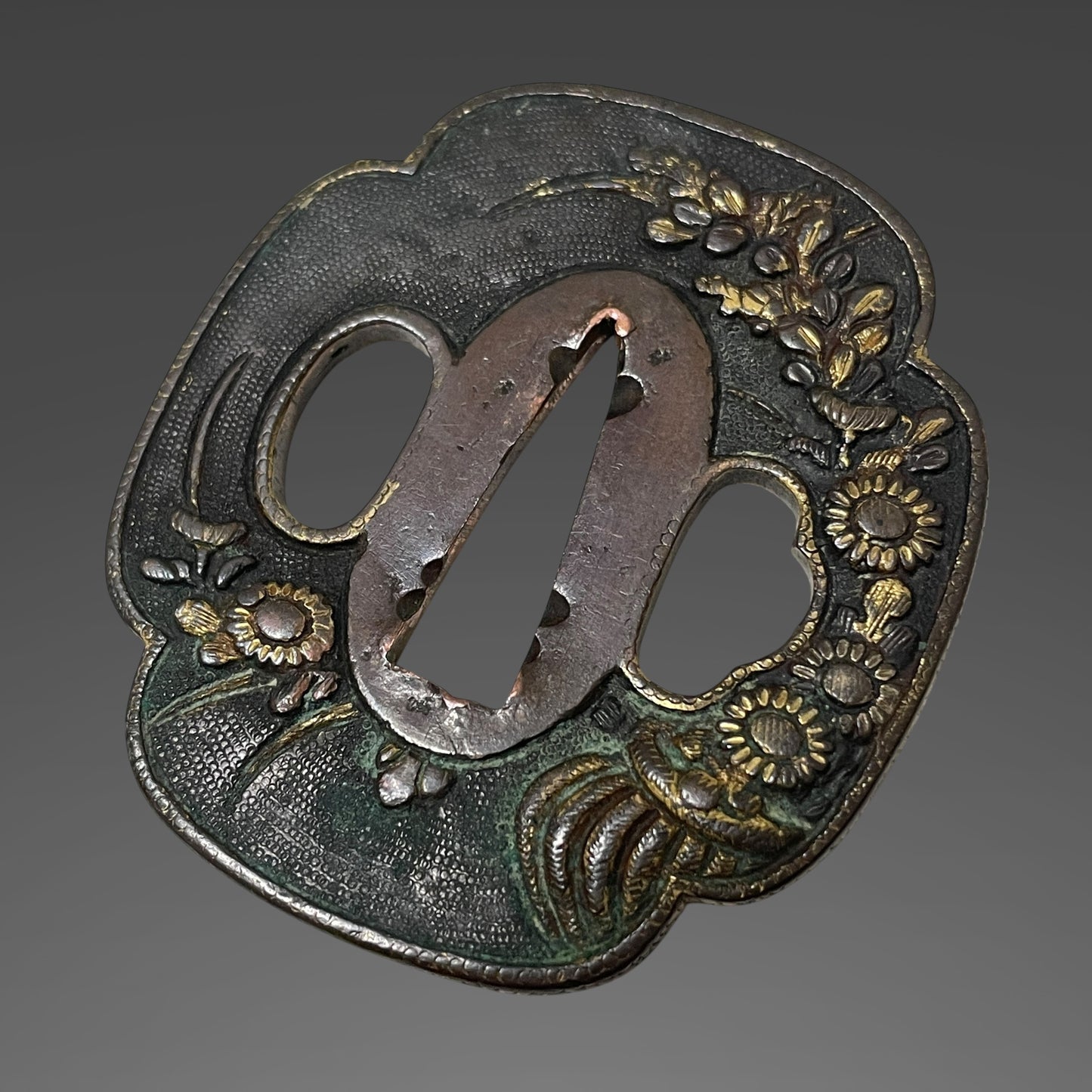 Naginatanaoshi-Zukuri 薙刀直造 Wakizashi, Flower Fittings, Muromachi period mumei