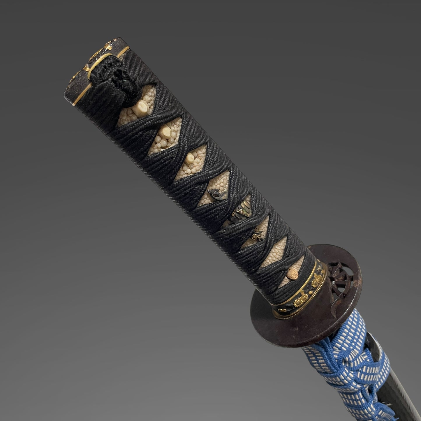 Mino Style Fuchikashira Long Wakizashi, Tadatsugu 忠次 signed Tsuba, Edo peiord mumei