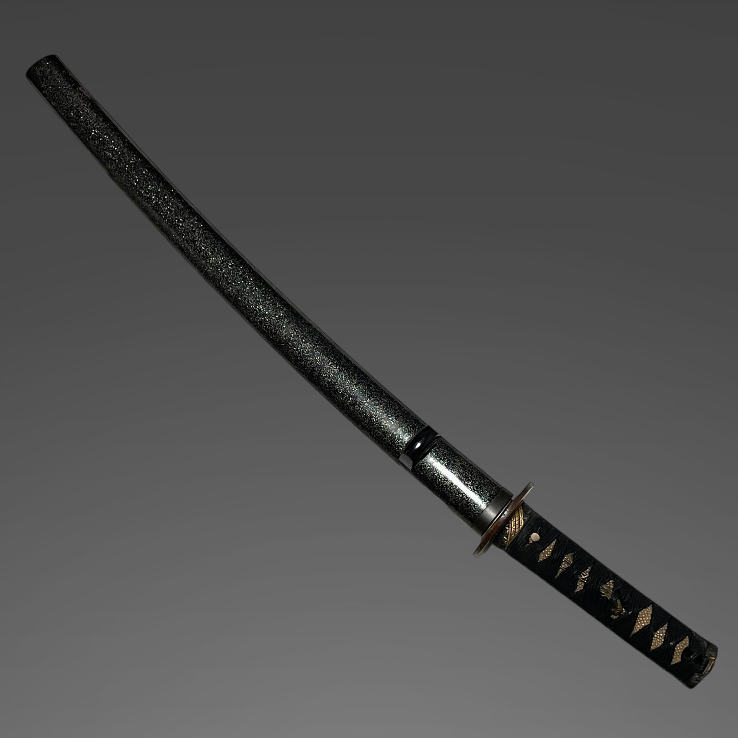 Samurai Fuchikashira 武者縁頭, Long Wakizashi, Suekoto 末古刀, Late Muromachi period