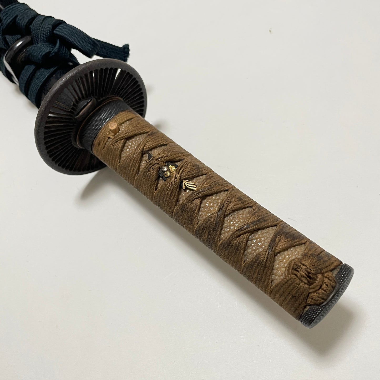 Kyosukashi-Tsuba 京透鍔 Long Wakizashi, Shakudo Nanakoji Fuchikashira 赤銅魚々子地縁頭