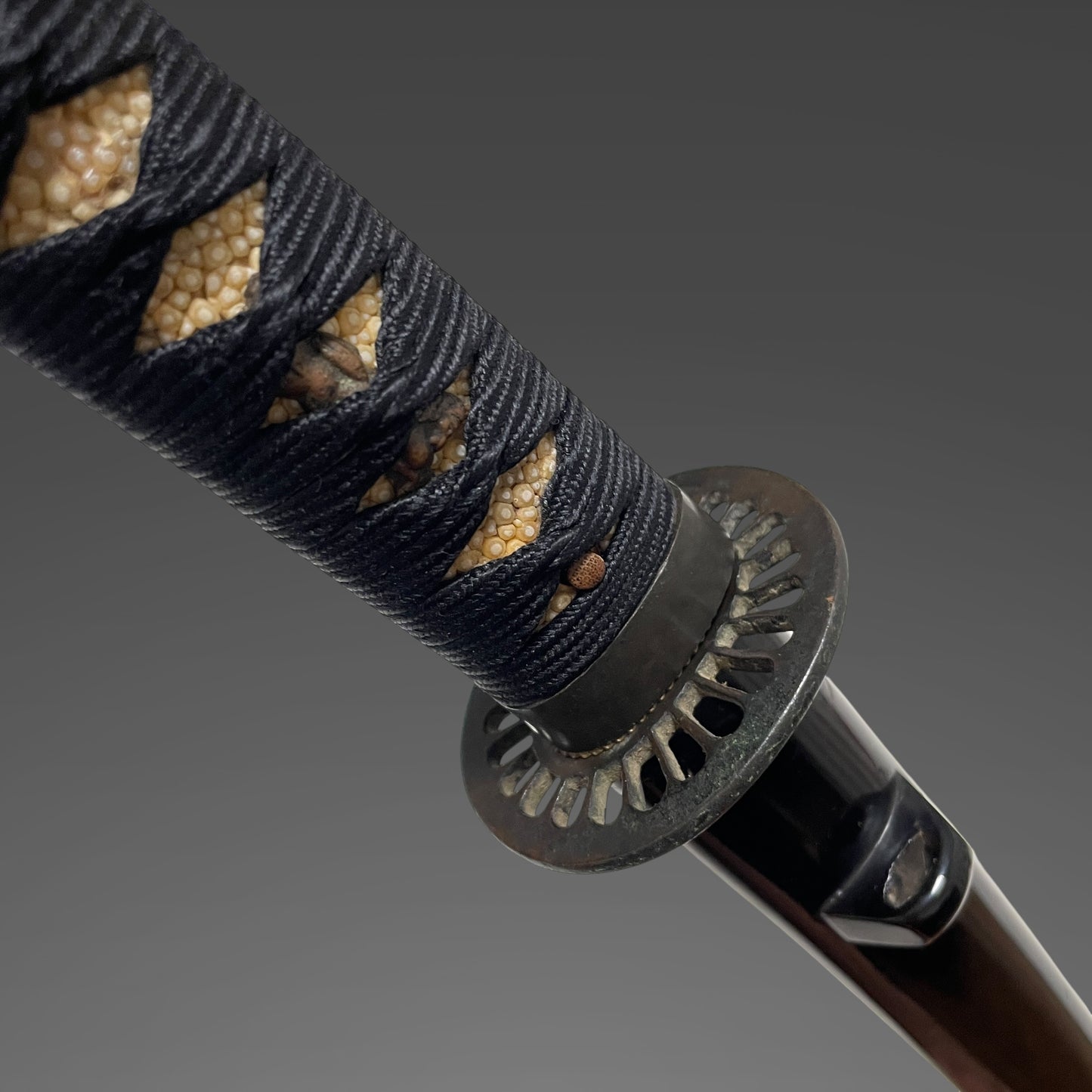Petal Sukashi Tsuba 花弁透山銅鍔 TANTO, Beautiful Jigane, Muromachi period mumei