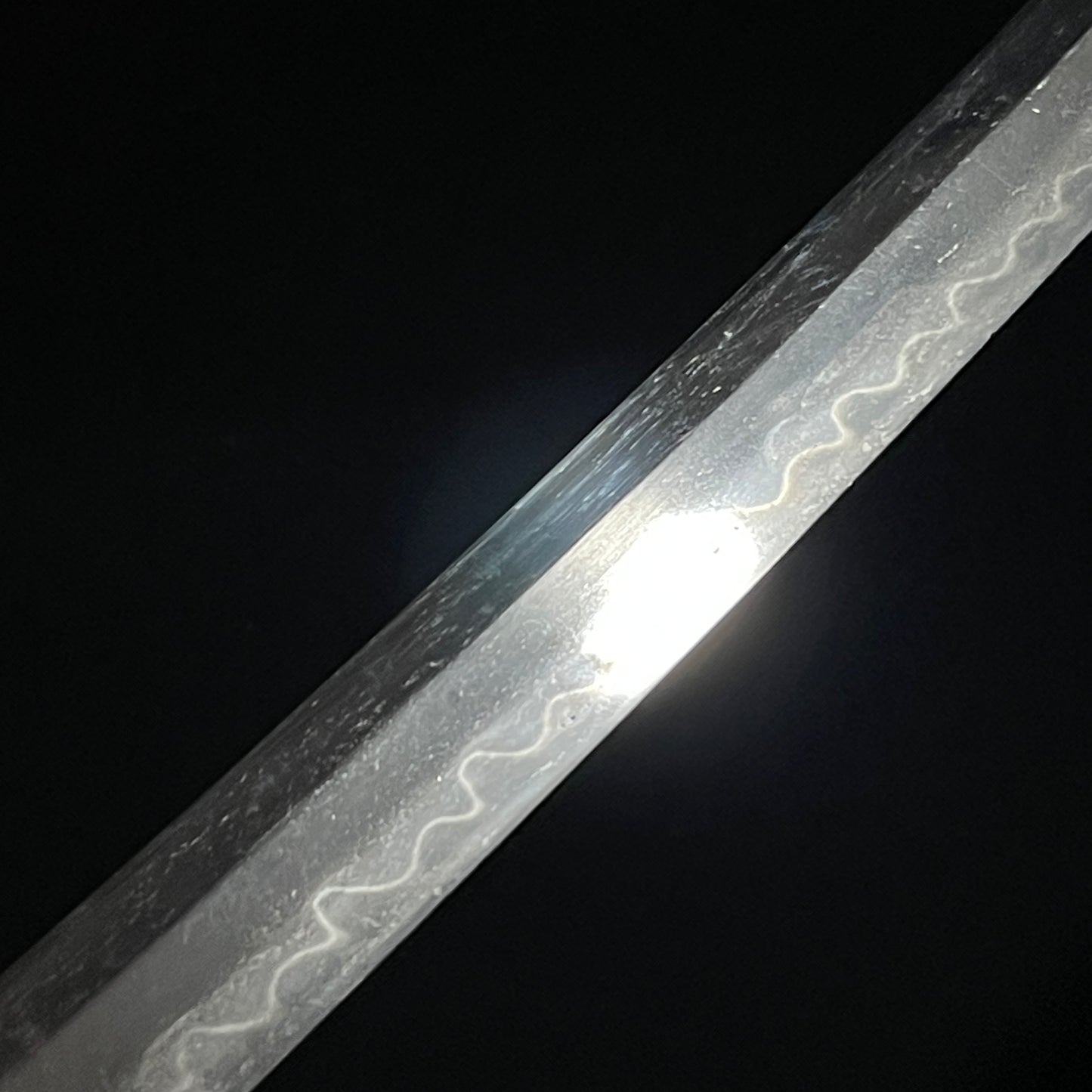 Yoshimichi 吉道 signed Long WAKIZASHI, Gunome-Hamon 互目刃文, Edo period