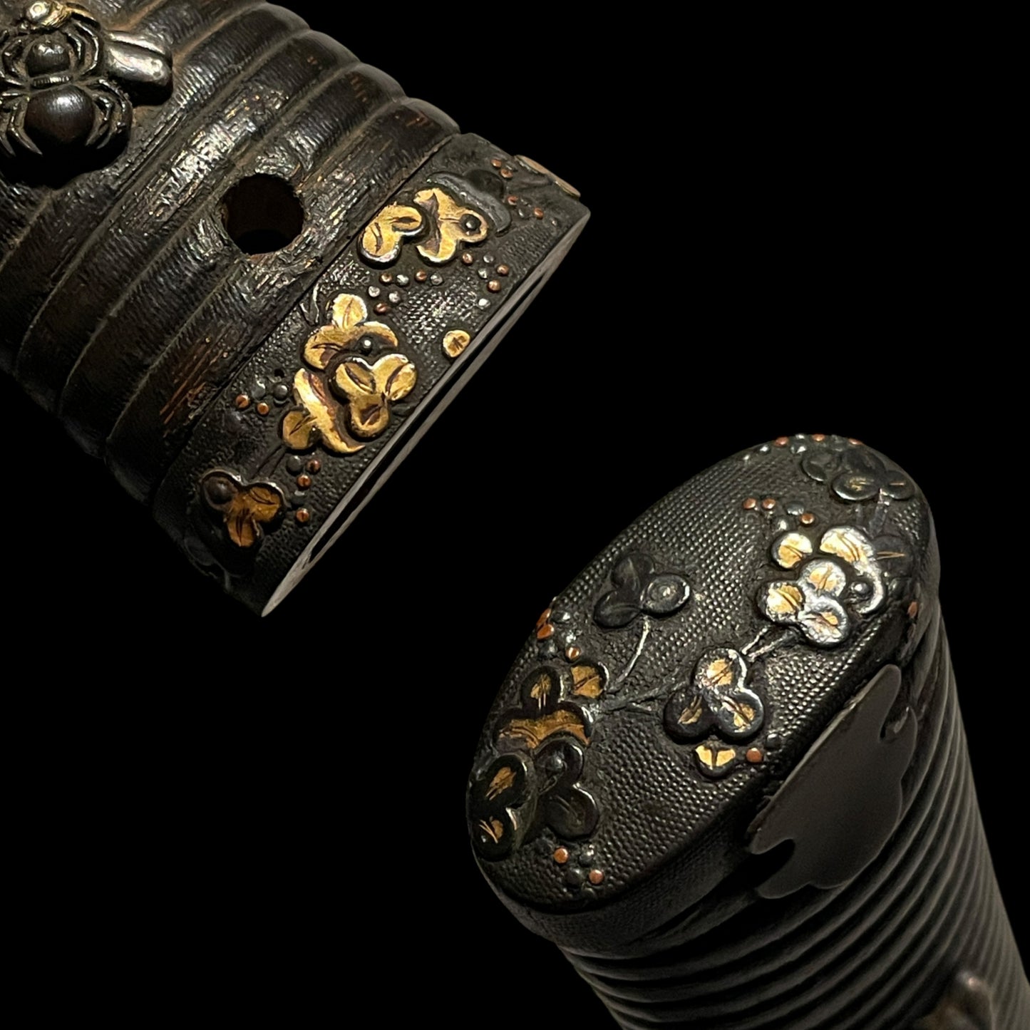 YOROIDOSHI 鎧通 in High-quality Koshirae, Spider and Bee Meuki, with Shirasaya