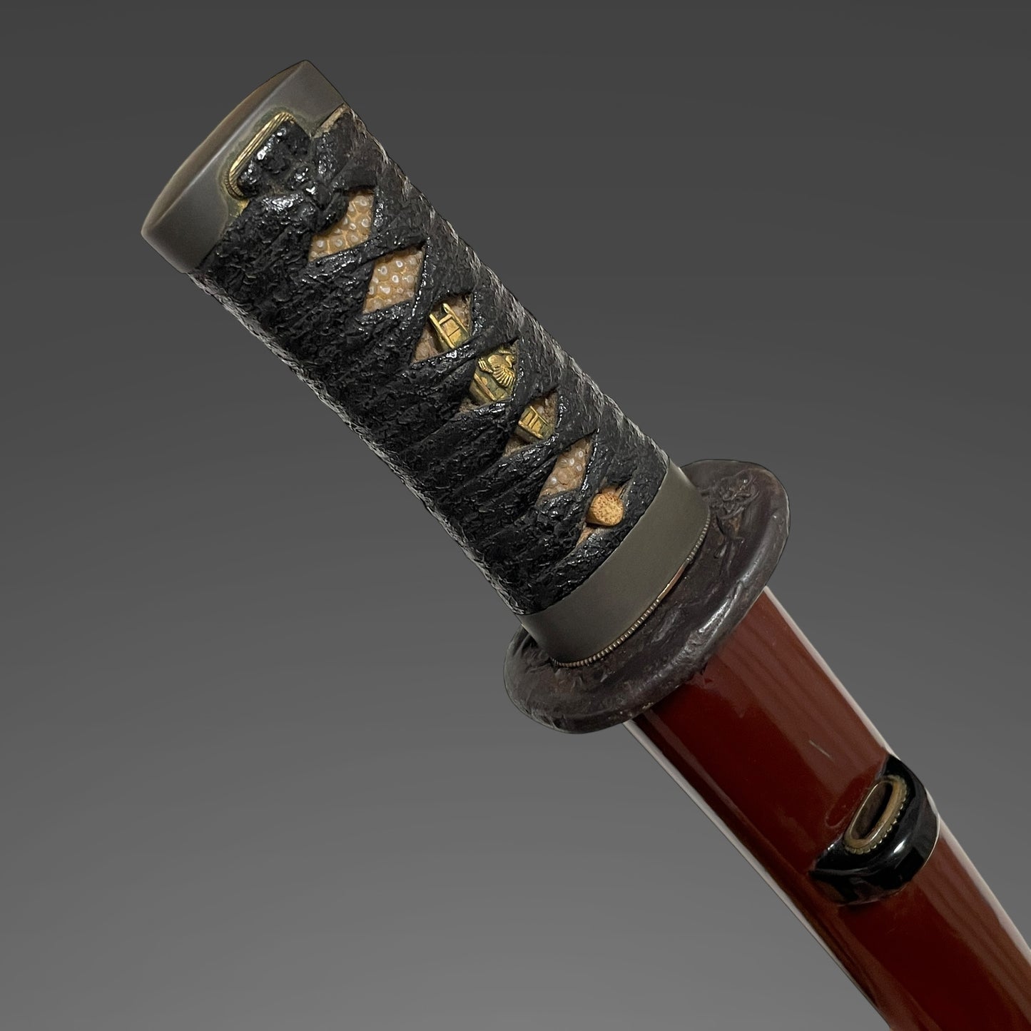 Unokubi-Zukuri Red TANTO, 相州住綱廣 Soshuju Tsunahiro signed, Thick blade, with Kozuka