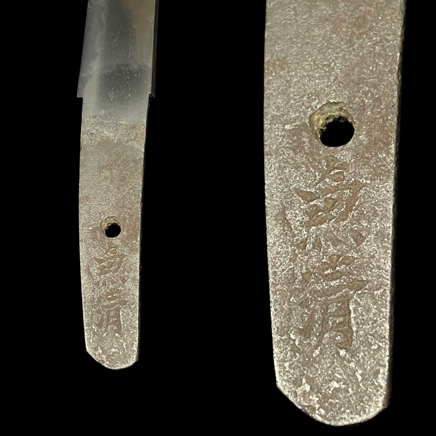 GUNOME-HAMON 互目刃文 TANTO, Kanekiyo 兼清 signed, Muromachi period