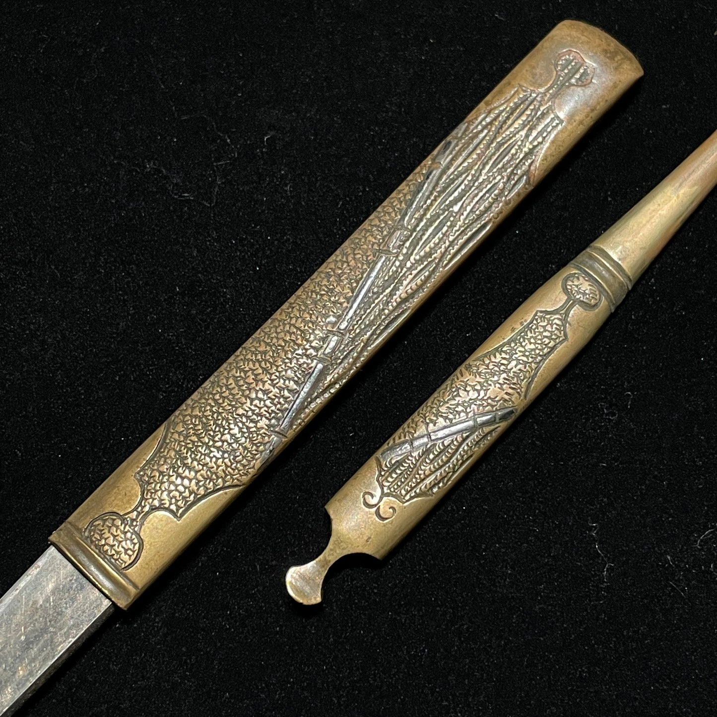 Unokubi Sunnobi-Tanto, with Kozuka Kogai, Matsushiro Koshirae, Edo period mumei