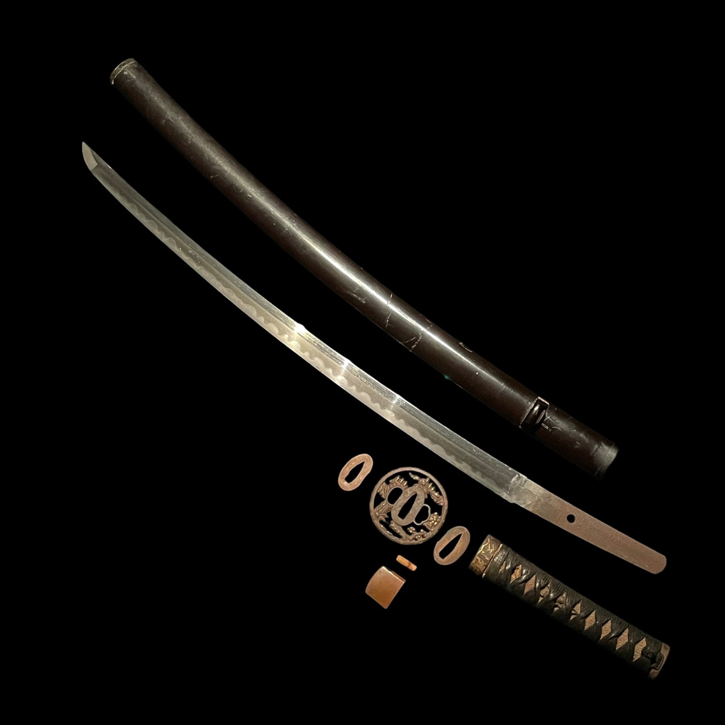 Long Wakizashi Oogunome 大互目 Hamon, Edo period mumei, 564mm (22.20 in.)