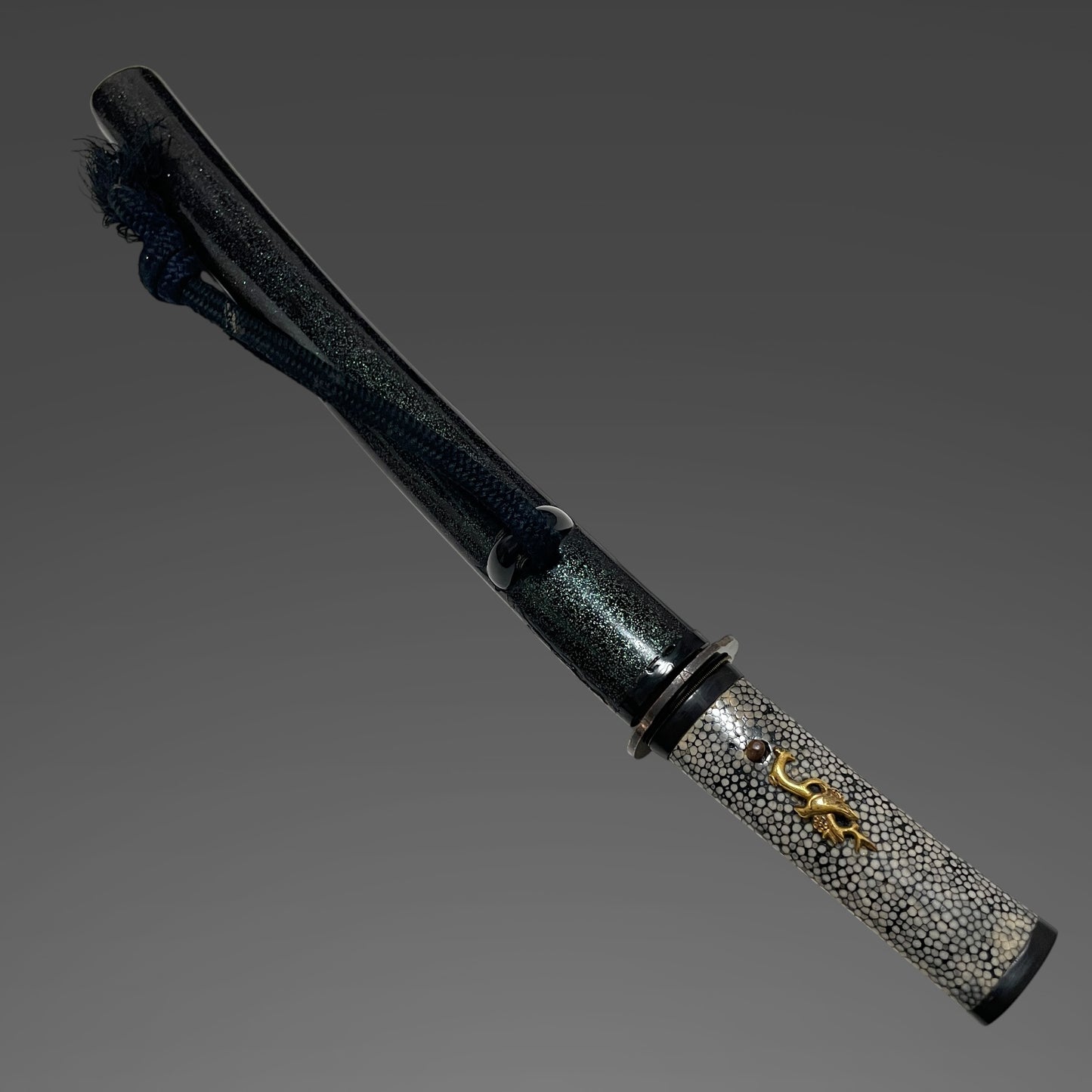 Aogaimijin-Saya 青貝微塵鞘 TANTO,  Bishuosafune Sukesada August 1574 備州長船祐定 天正二年八月日 signed