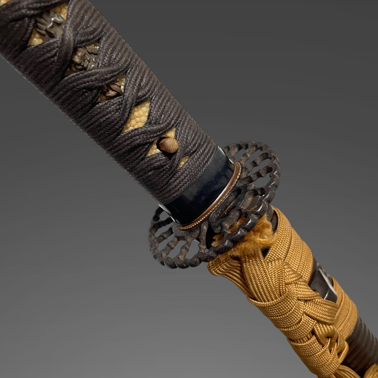 Sendankizami-Saya 千段刻鞘 KATANA, Karisukashi-Tsuba 雁透鍔, Wide blade, Edo period mumei