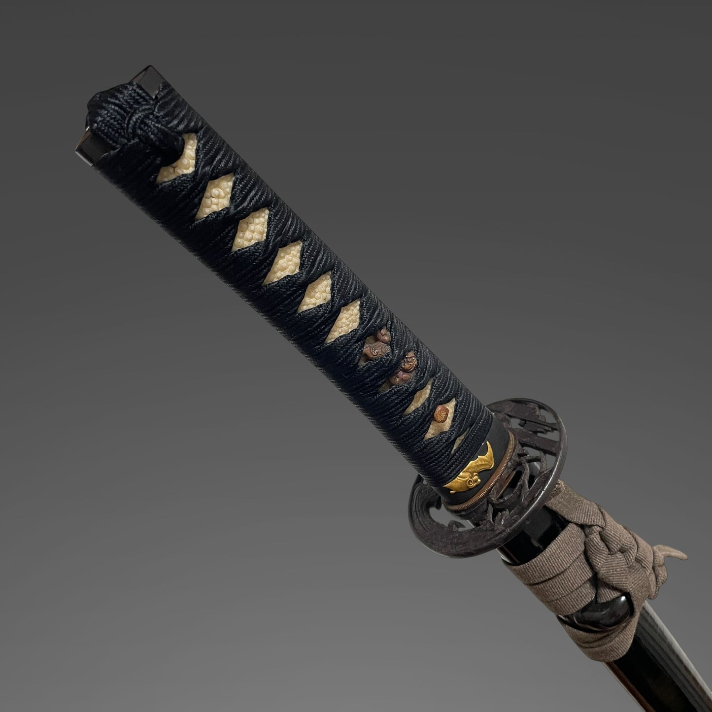 Bat Fuchi Long Wakizashi, Fuemakisaya 笛巻鞘,  Heianjo Masanobu 平安城正信 signed, Edo period