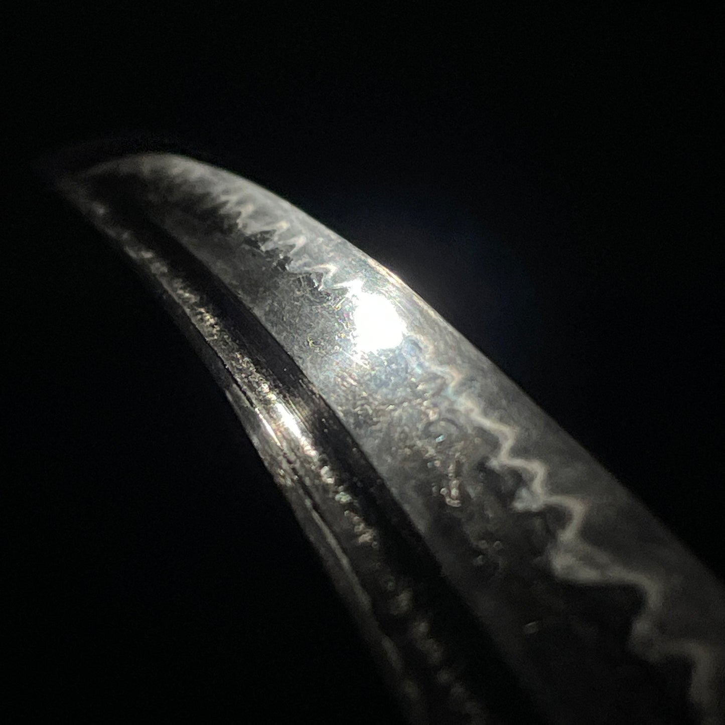 Hirazukuri Wakizashi, Frogs and Willows Fuchi, Bohi 棒樋 blade, Muromachi period mumei