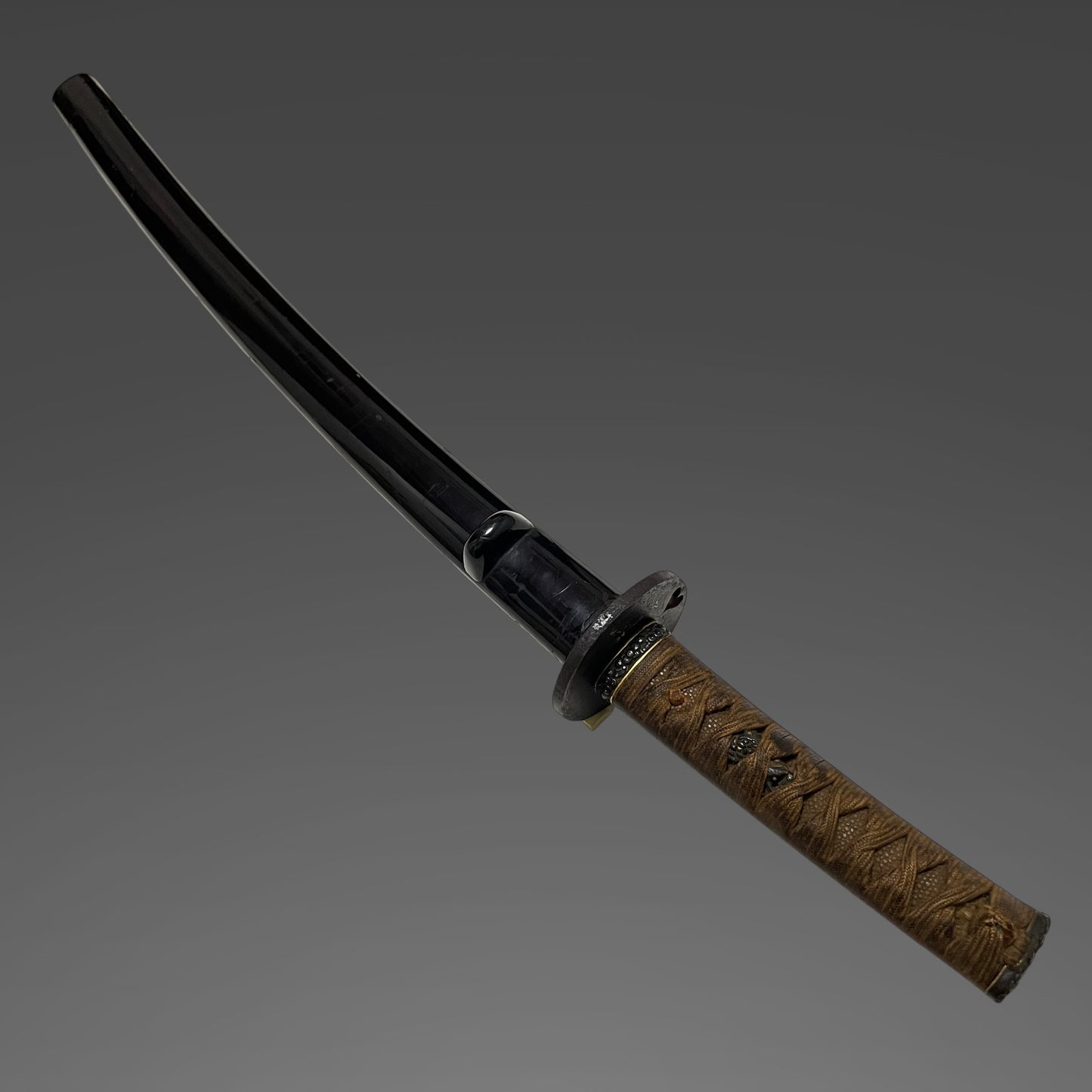 Pine needle Fuchikashira Long Wakizashi, Shishi Menuki, Muromachi period mumei