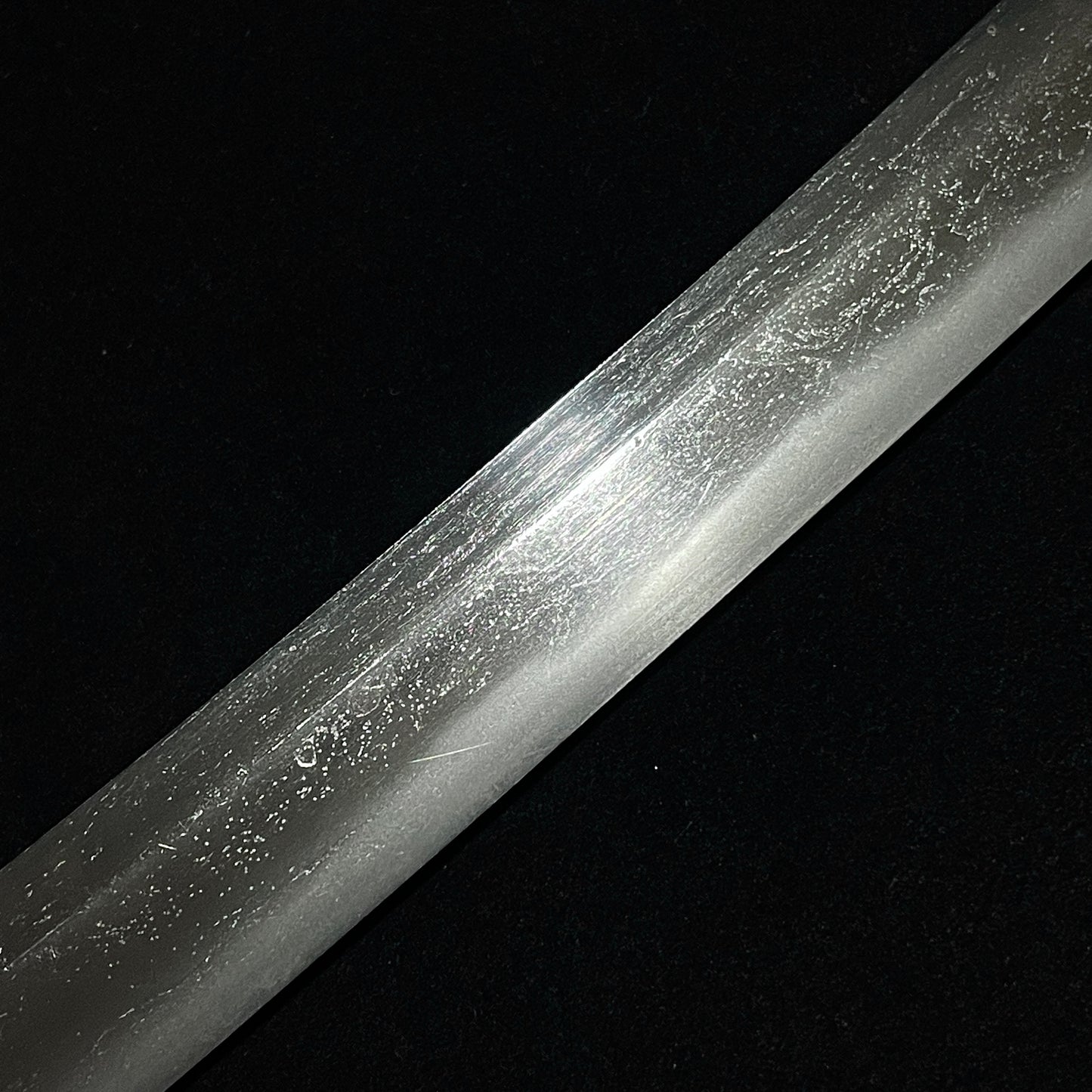 Katsumitsu 勝光 signed Wakizashi, Shibuichi Fuchikashira, Muromachi period, with Shirasaya