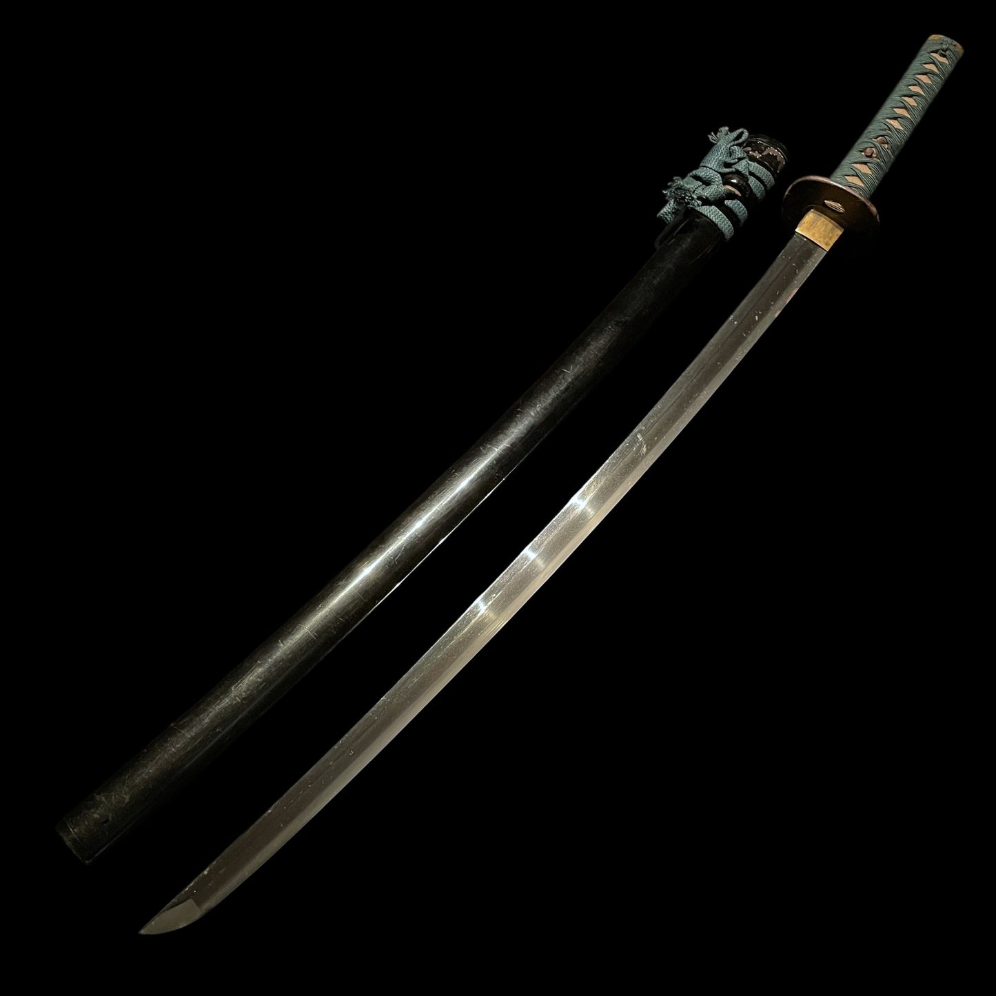 Bushuju Yasuyoshi 武州住安儀 signed KATANA, Mitsutomo 光朝 signed Daruma 達磨 Fuchikashira, Edo period
