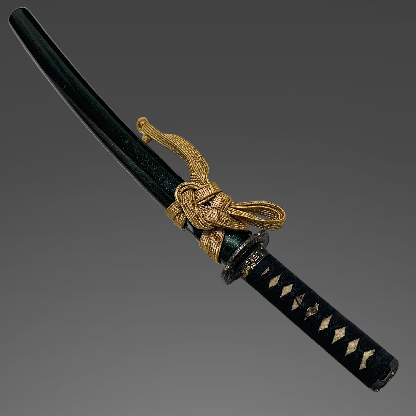 Naginatanaoshi-Zukuri 薙刀直造 Wakizashi, Flower Fittings, Muromachi period mumei