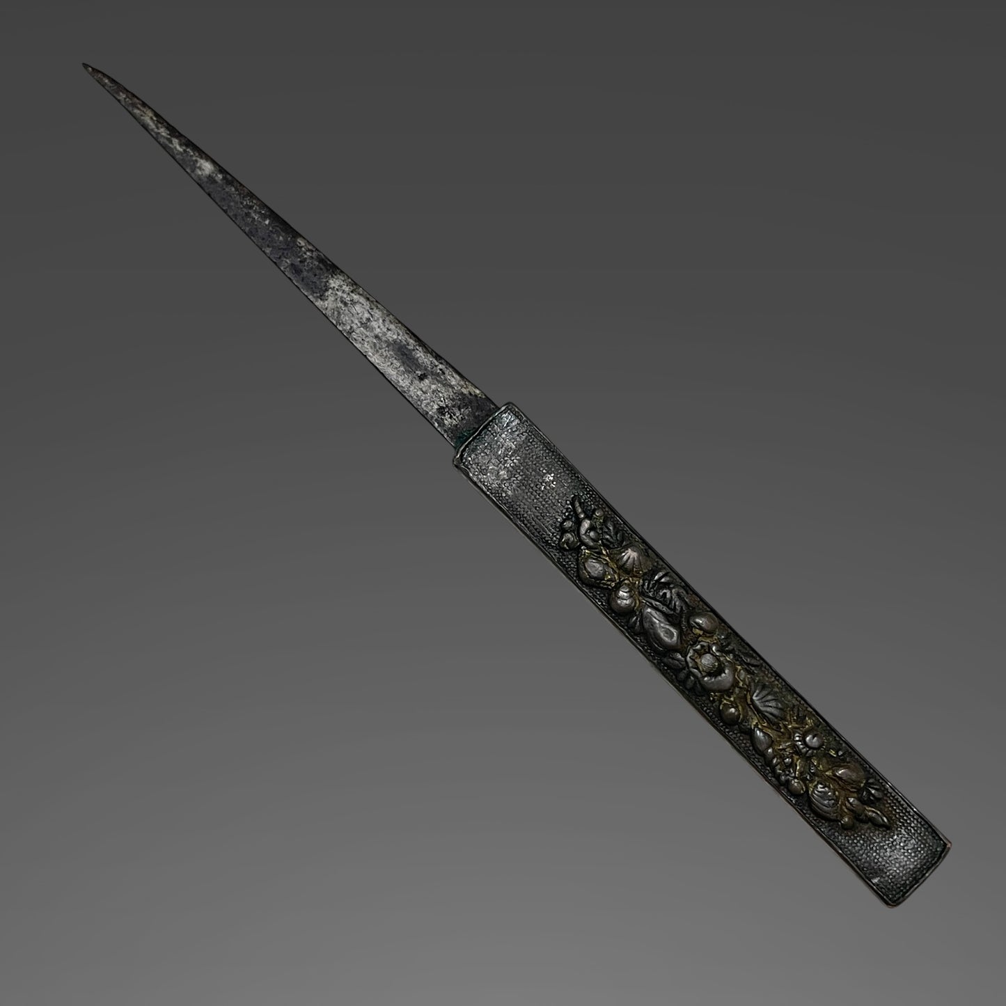 Sunnobi-Tanto 寸延短刀 with Kozuka, Dragonfly Tsuba, Ginkgo Menuki, Late Edo period mumei