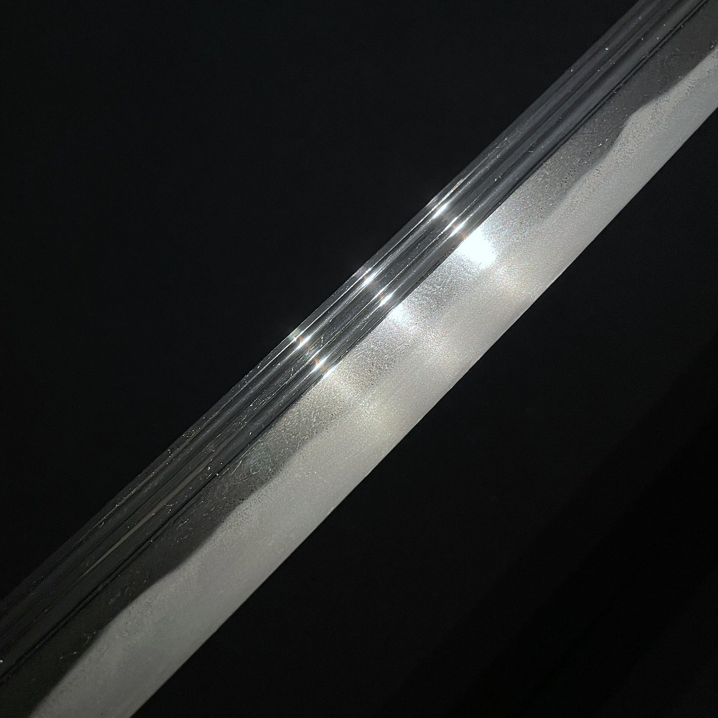 Iyonojo Munetsugu 伊予掾宗次 KATANA, Wide and Thick, Hizen School, Early Edo period