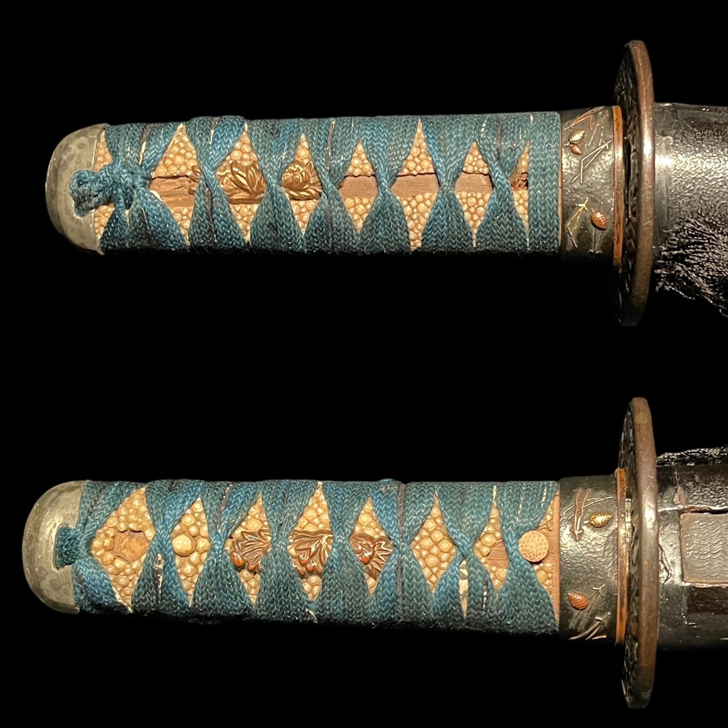 Beautiful Habaki Wakizashi, Pine cones Fuchi, Shakudo Sanmai Tsuba, Edo period mumei