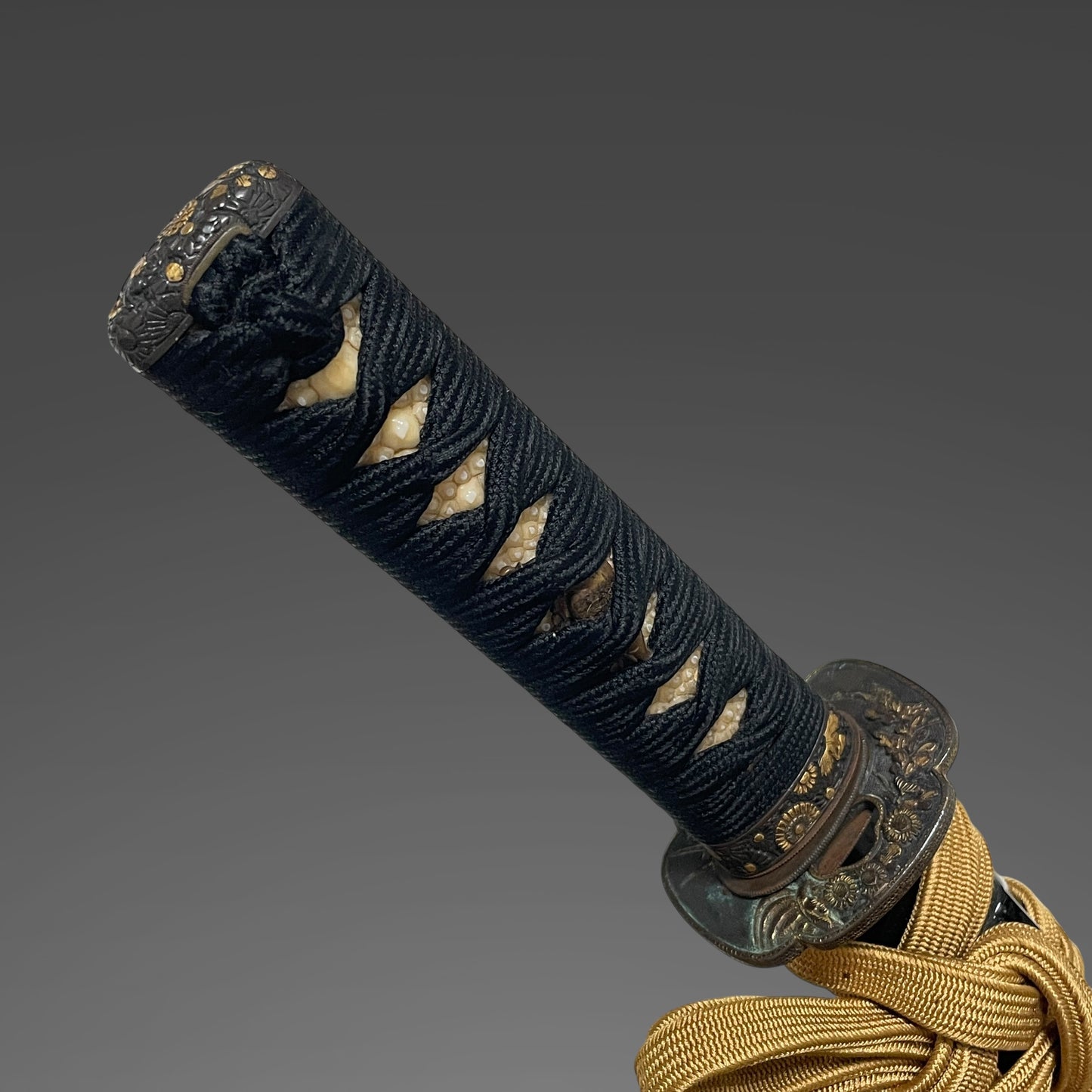 Naginatanaoshi-Zukuri 薙刀直造 Wakizashi, Flower Fittings, Muromachi period mumei