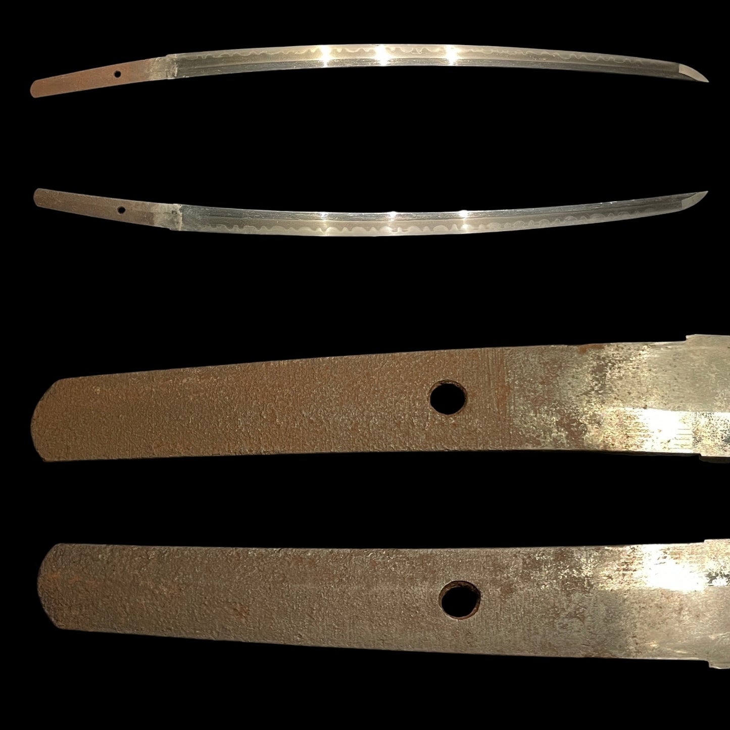 Long Wakizashi Oogunome 大互目 Hamon, Edo period mumei, 564mm (22.20 in.)